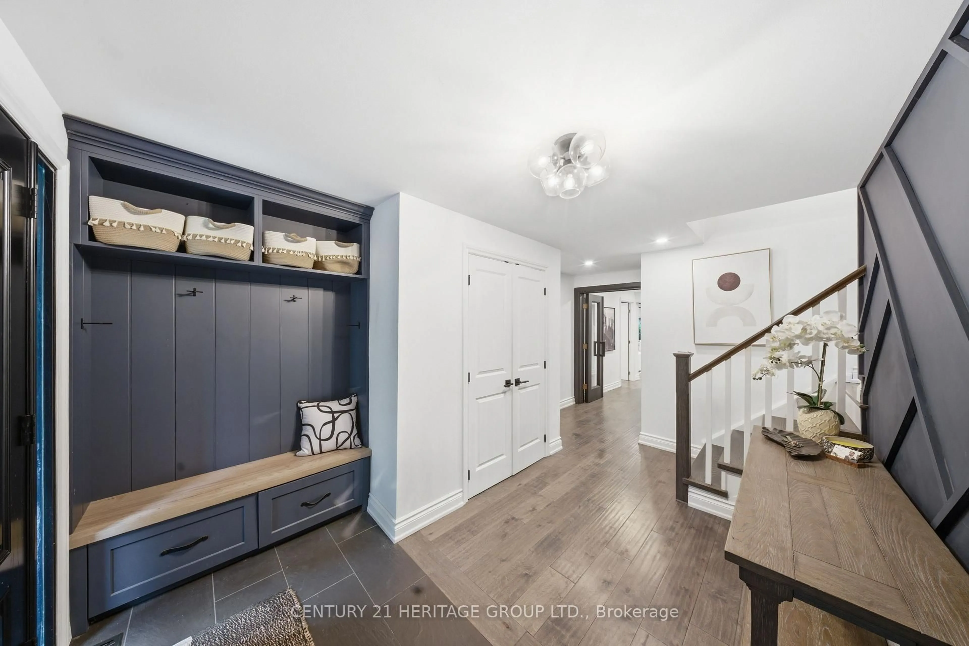 Unknown for 7 Cedar Cres, Aurora Ontario L4G 3J7