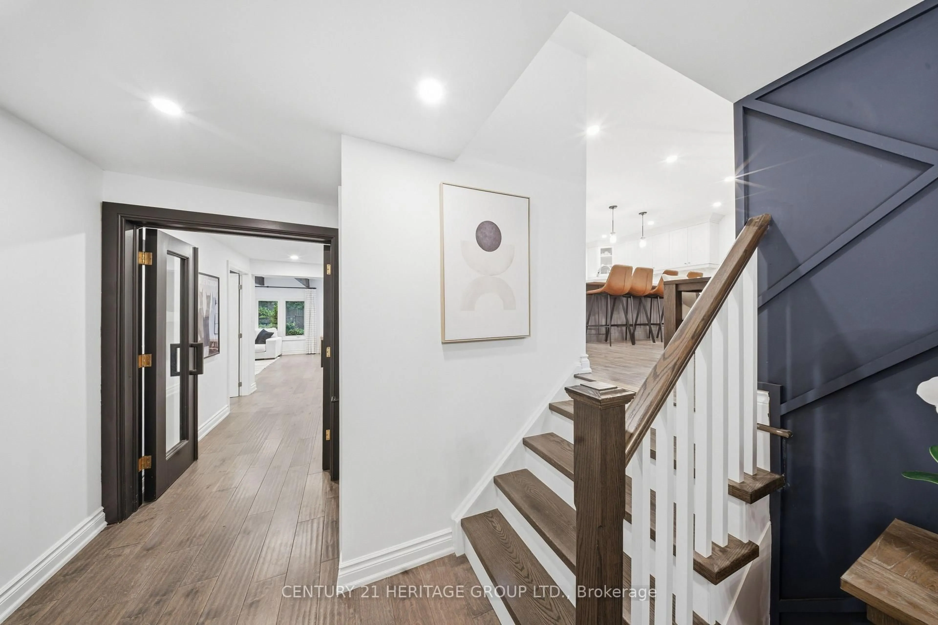 Unknown for 7 Cedar Cres, Aurora Ontario L4G 3J7
