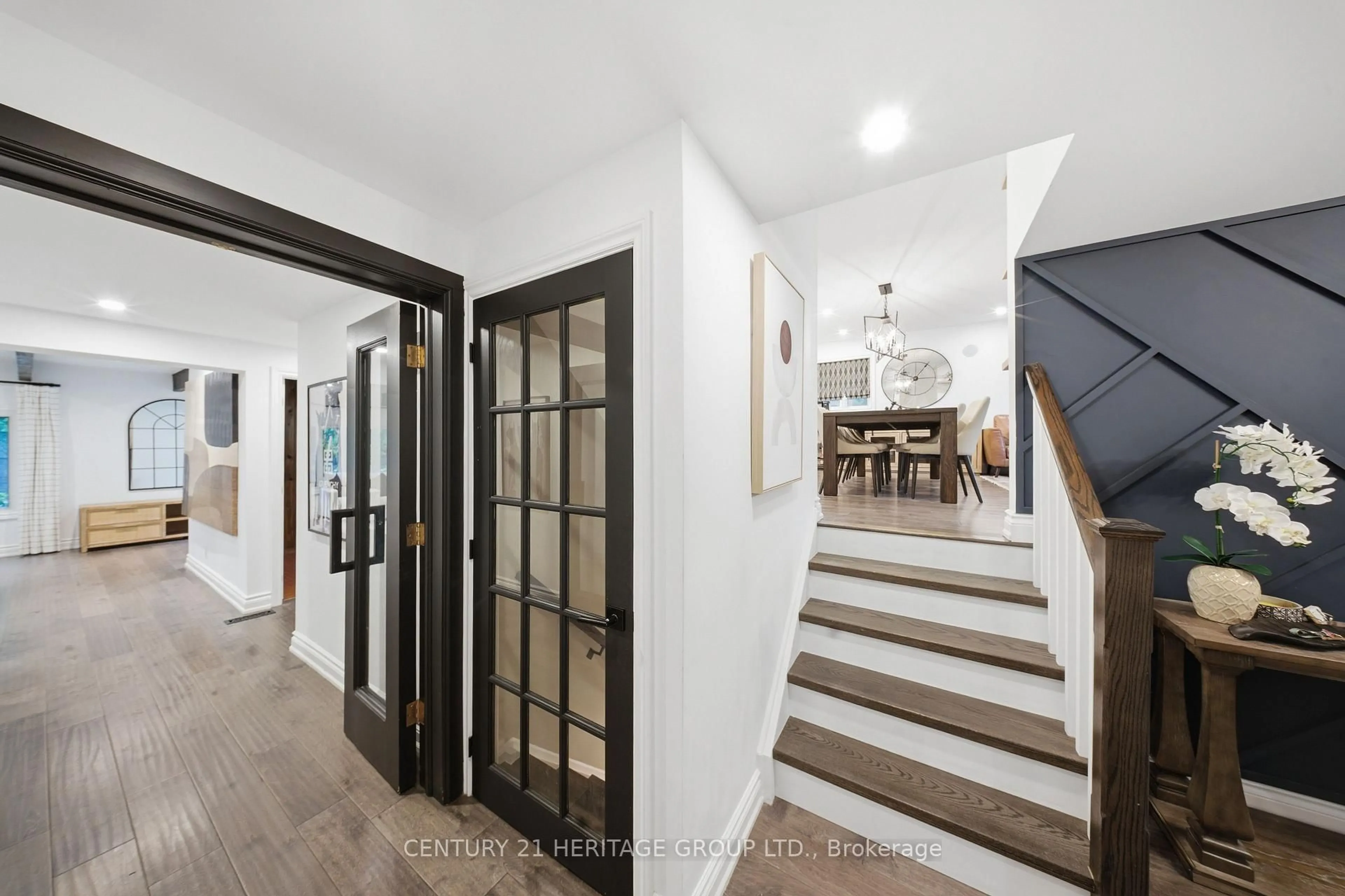 Unknown for 7 Cedar Cres, Aurora Ontario L4G 3J7