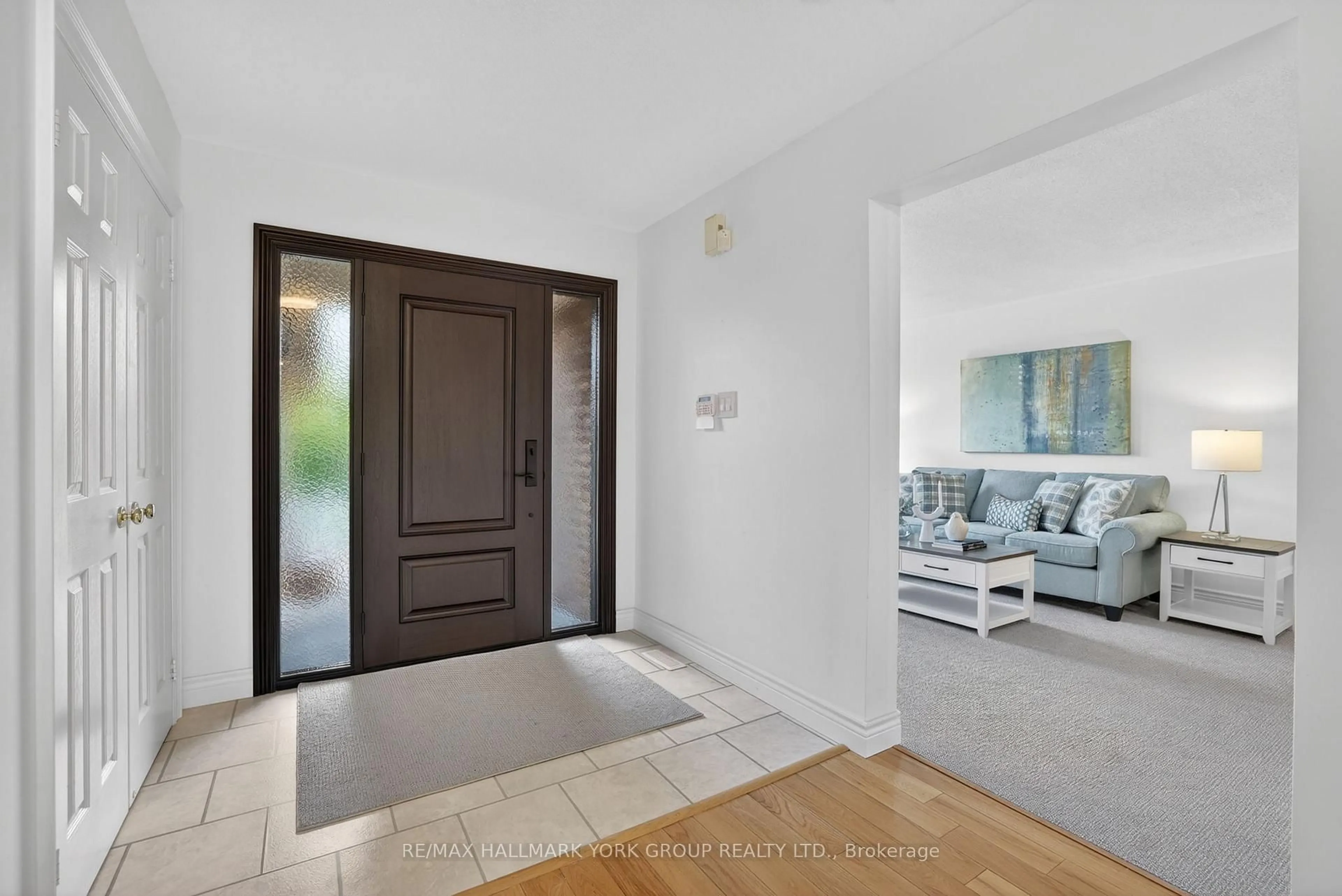 Unknown for 136 Nelson Circ, Newmarket Ontario L3X 1R3
