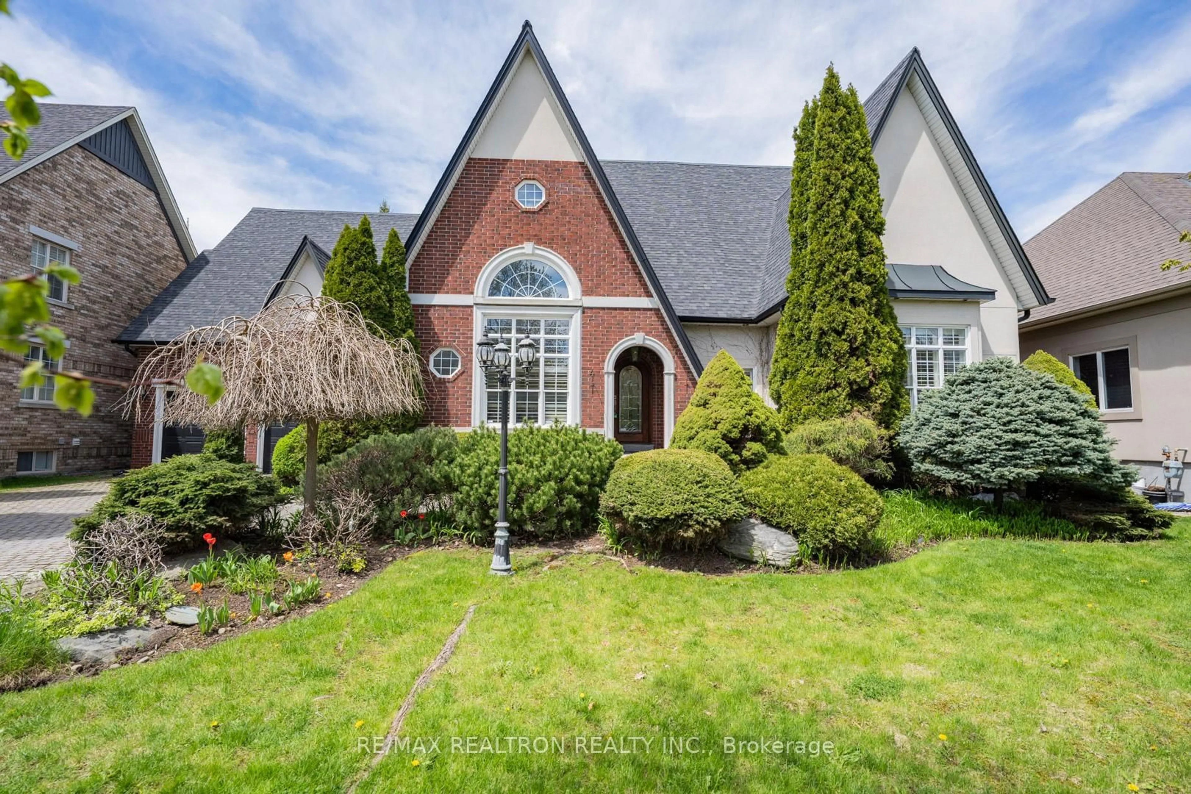 Unknown for 4 The Fairways, Markham Ontario L6C 1Z4