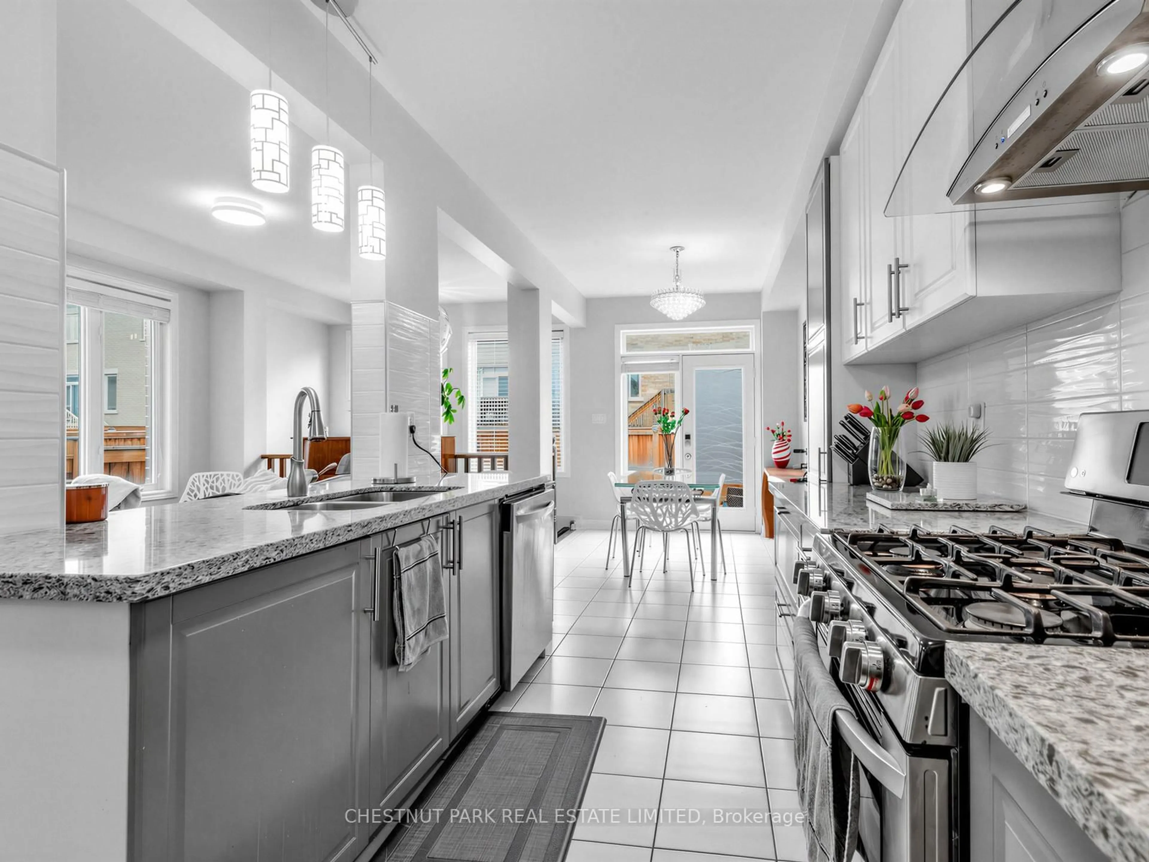 Unknown for 11 Constable St, Aurora Ontario L4G 1B7
