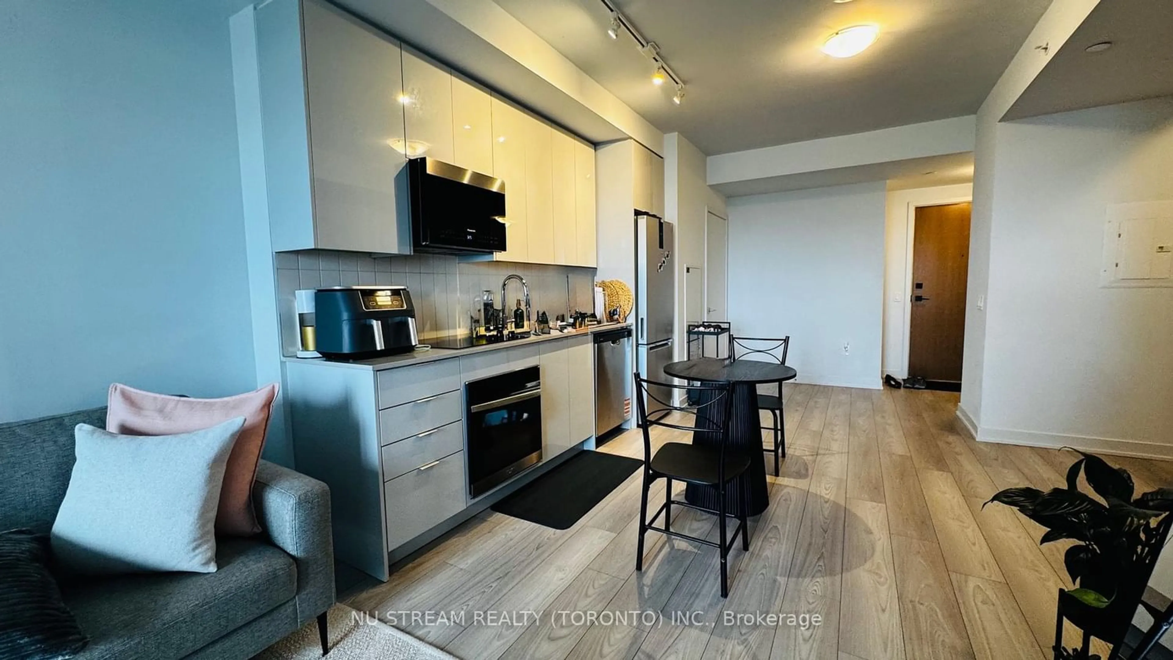 Unknown for 2920 Highway 7 Rd #904, Vaughan Ontario L4K 0P4