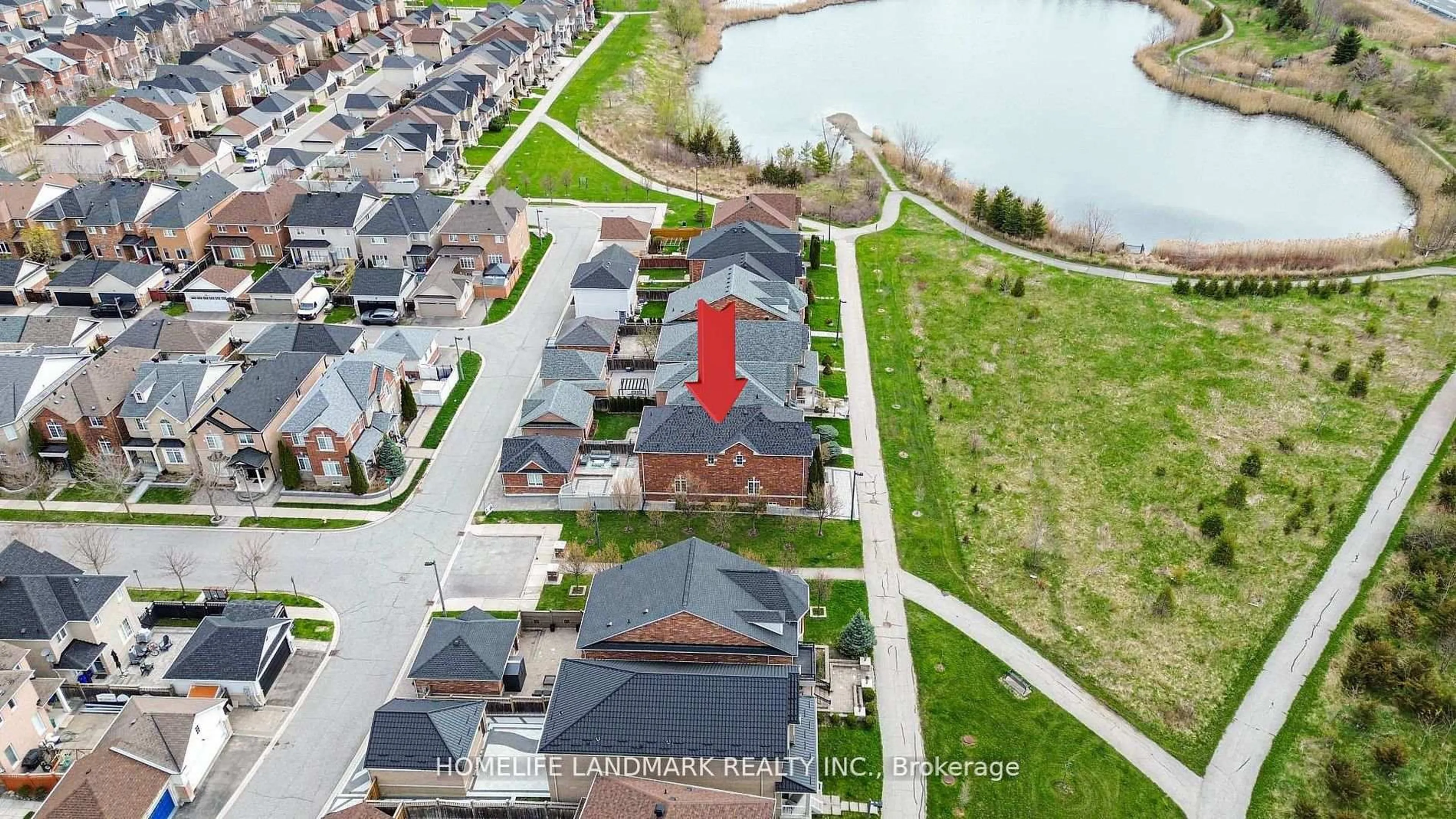 A pic from outside/outdoor area/front of a property/back of a property/a pic from drone, water/lake/river/ocean view for 13 Woodway Lane, Markham Ontario L6B 0N4
