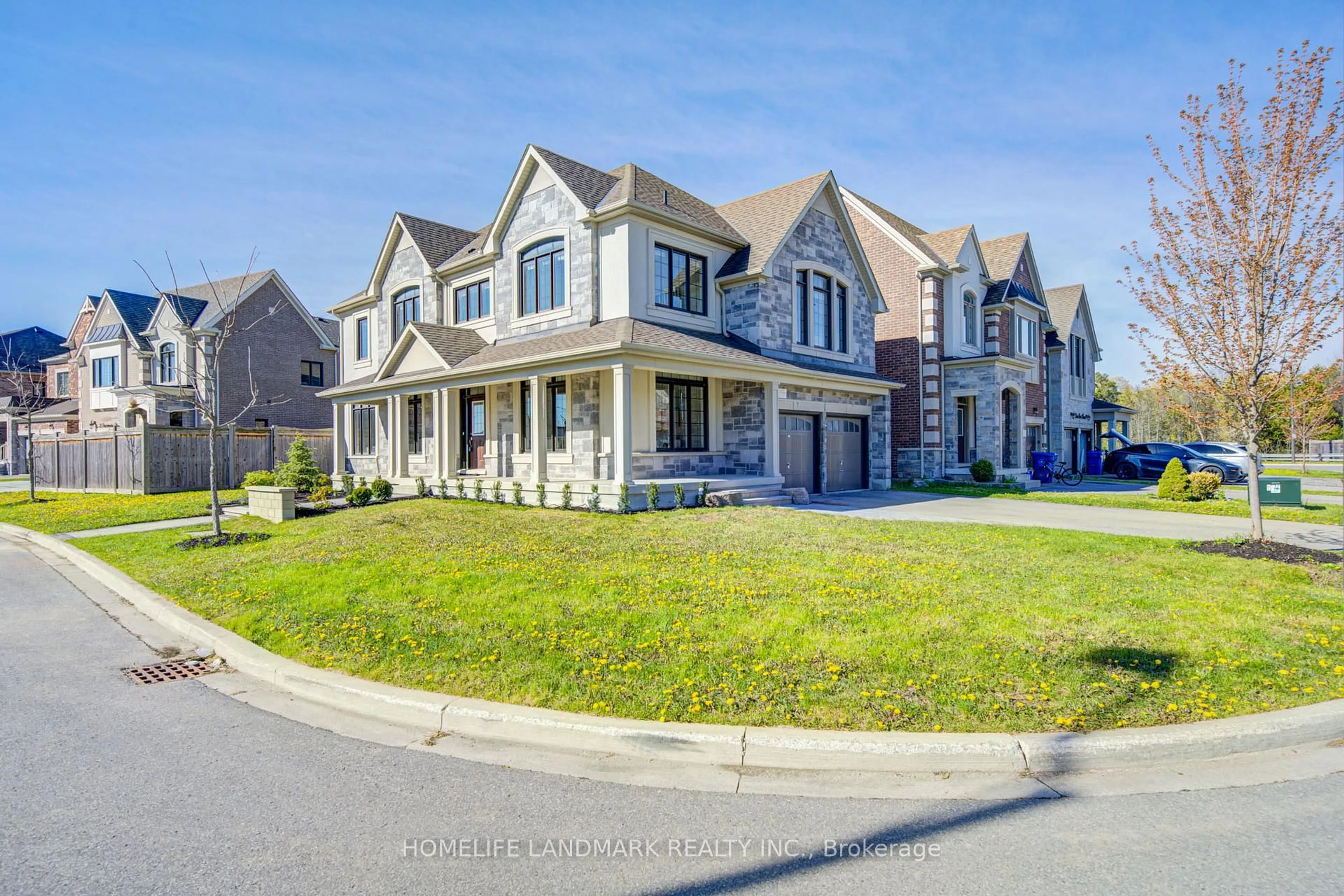 Home with brick exterior material, street for 7 Deer Pass Rd, East Gwillimbury Ontario L9N 0S5
