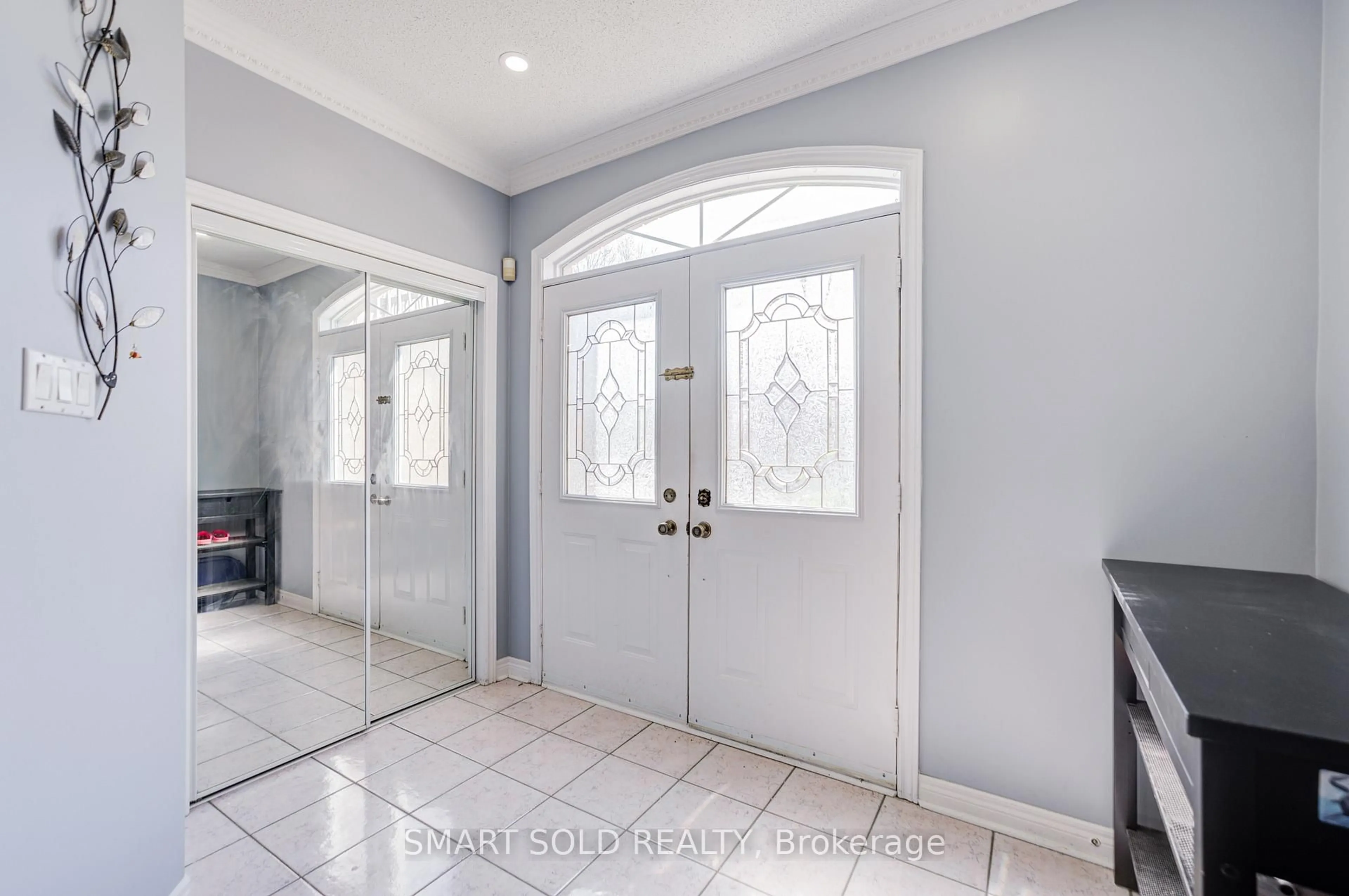 Indoor entryway for 72 Norbury Dr, Markham Ontario L3S 3V2