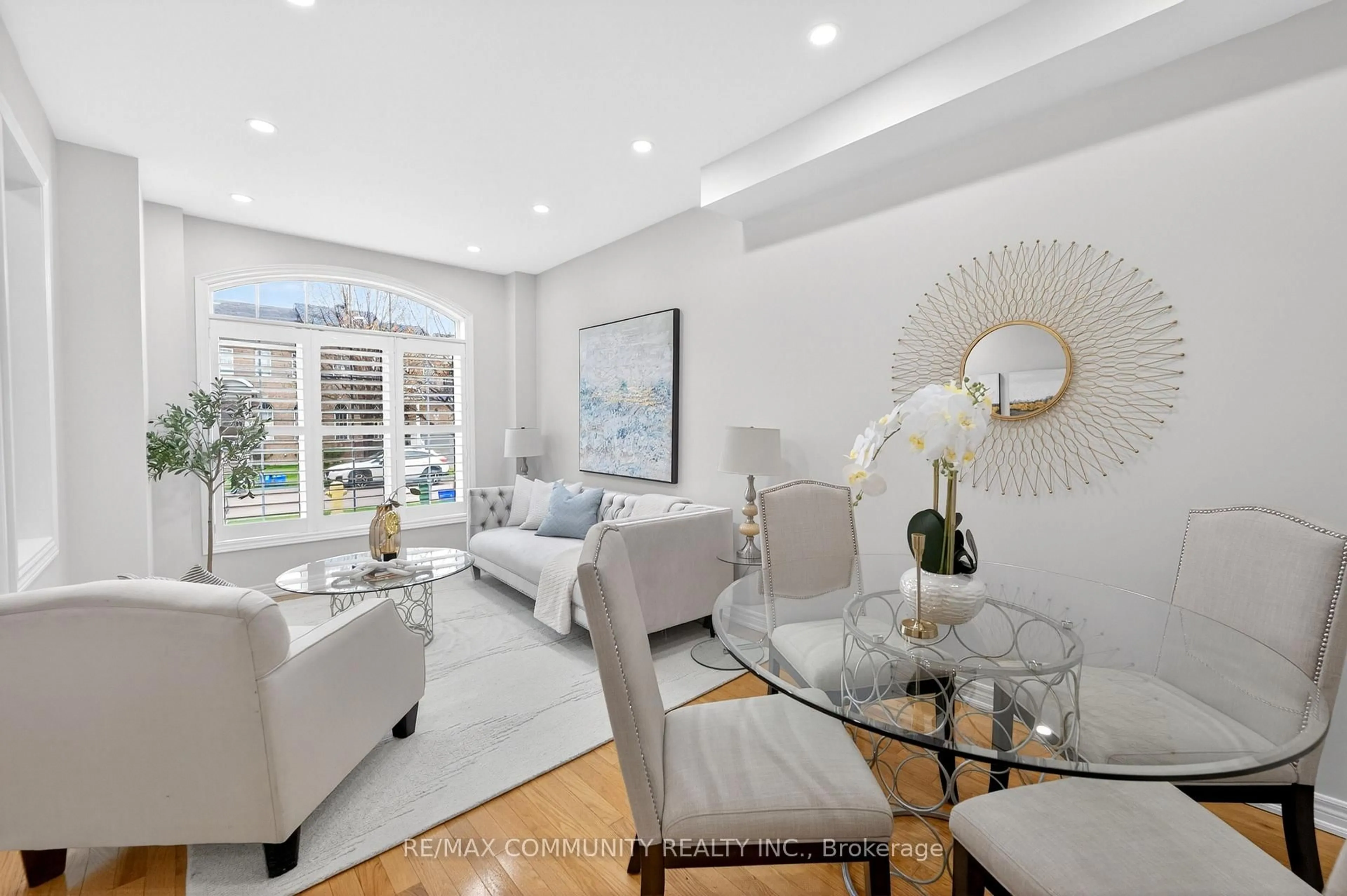 Living room with furniture, unknown for 28 Radmore Pl, Markham Ontario L6B 0G7