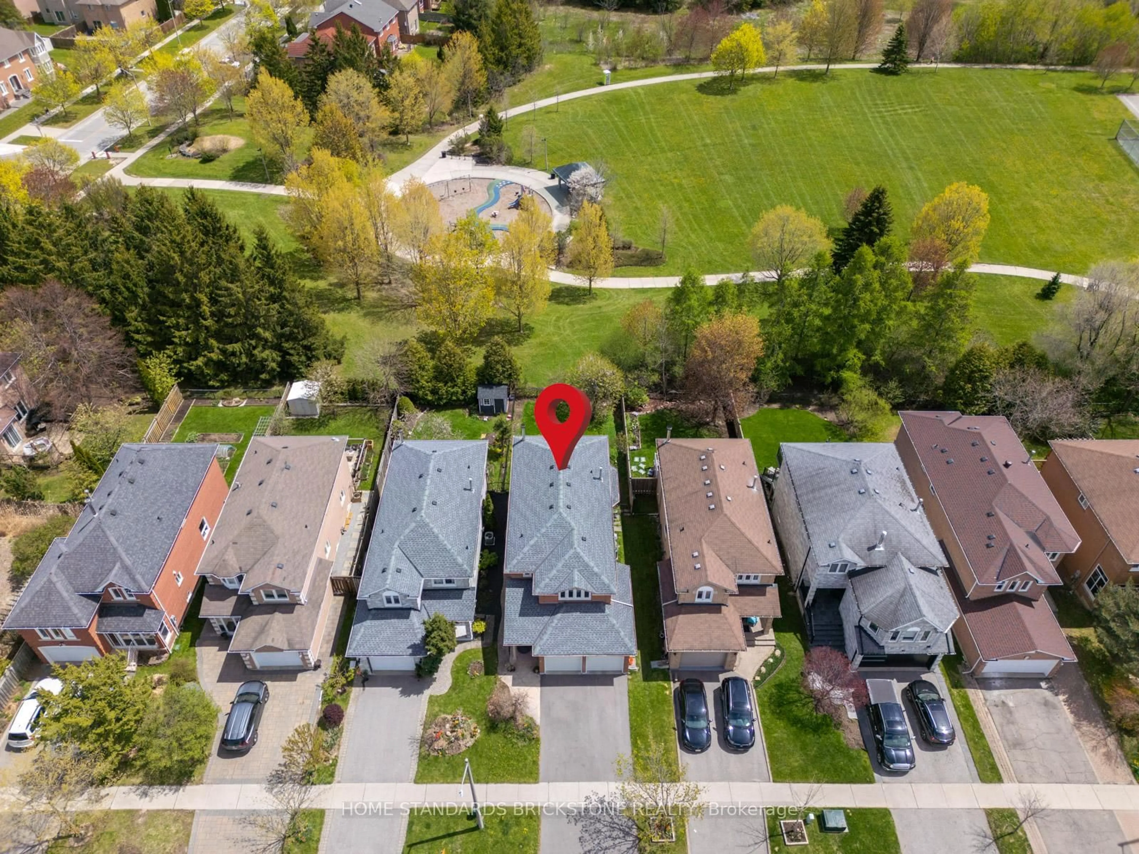 A pic from outside/outdoor area/front of a property/back of a property/a pic from drone, street for 65 Springer Dr, Richmond Hill Ontario L4C 0G3