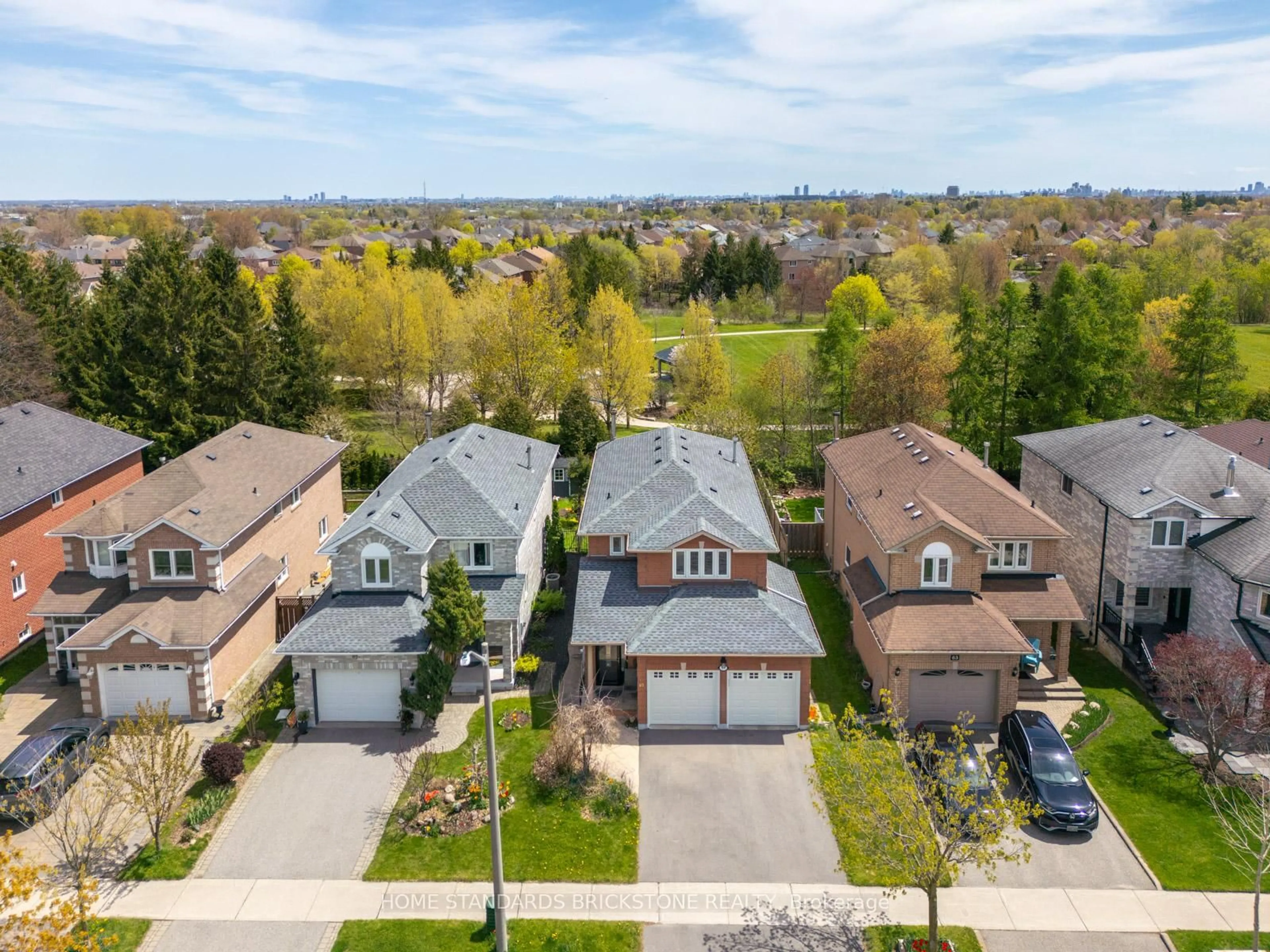 A pic from outside/outdoor area/front of a property/back of a property/a pic from drone, street for 65 Springer Dr, Richmond Hill Ontario L4C 0G3