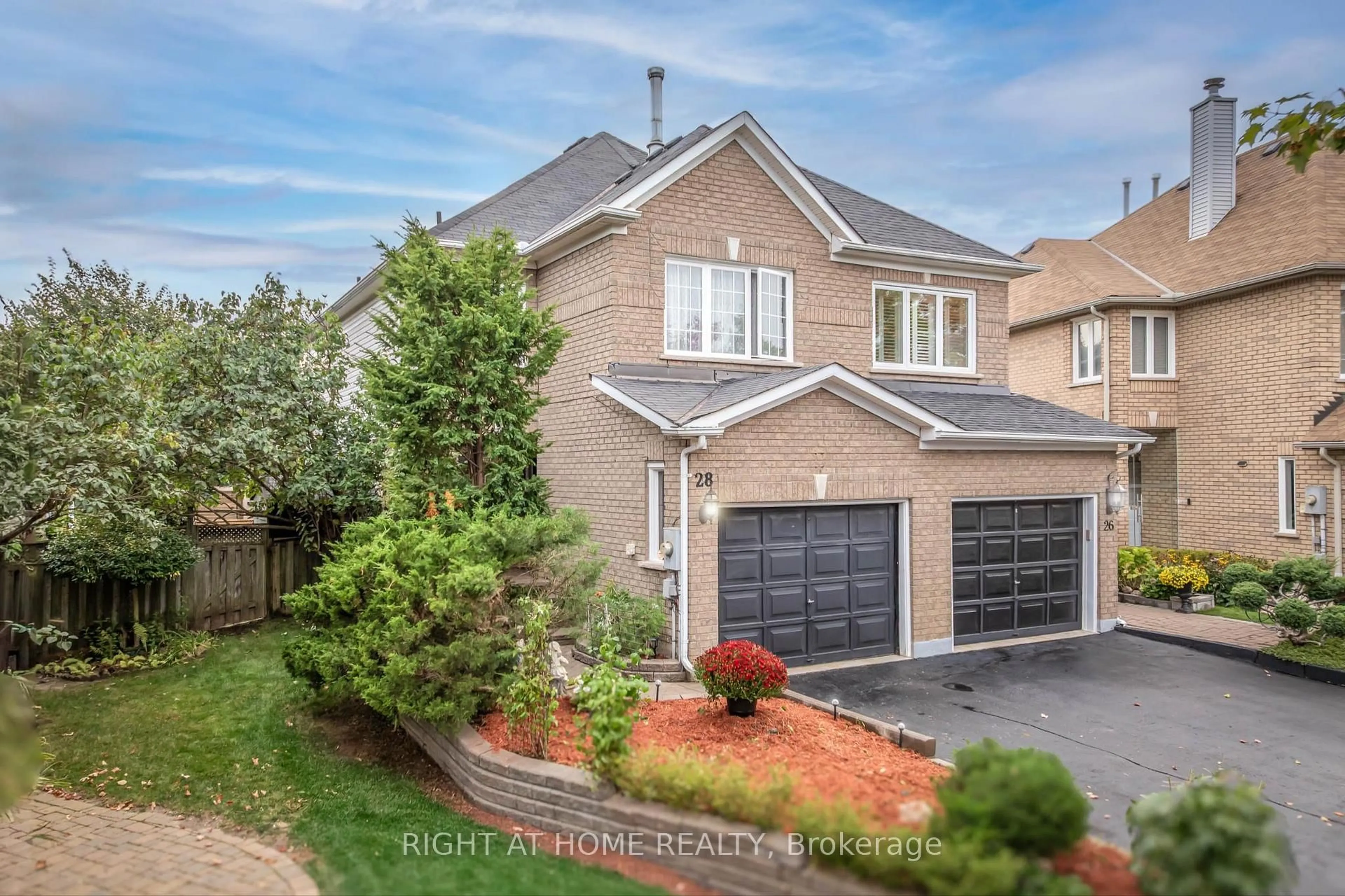 Home with brick exterior material, street for 28 Foxtail Rdge, Newmarket Ontario L3X 1Z6