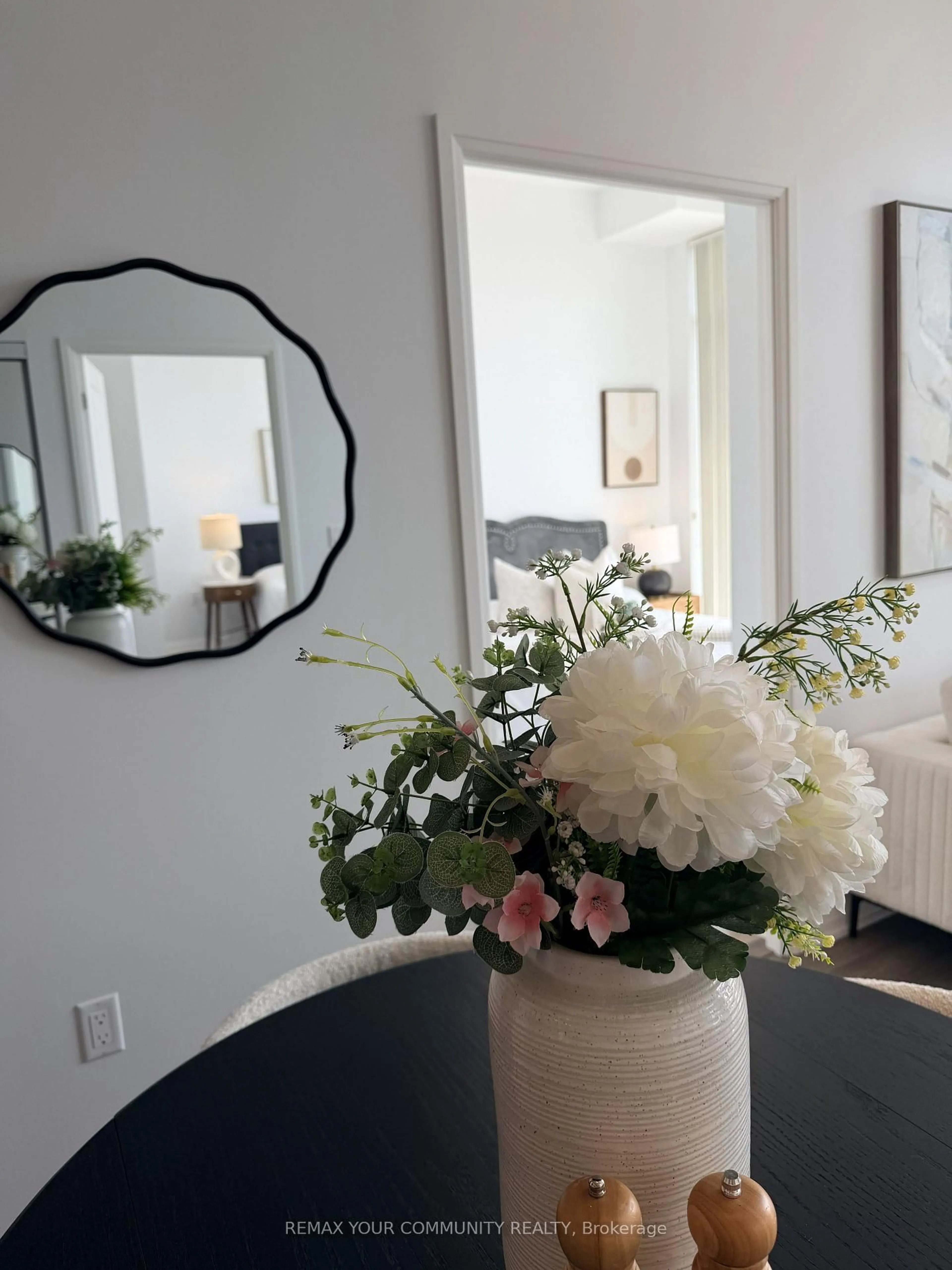 Indoor entryway for 99 Eagle Rock Way #PH10, Vaughan Ontario L6A 5A7