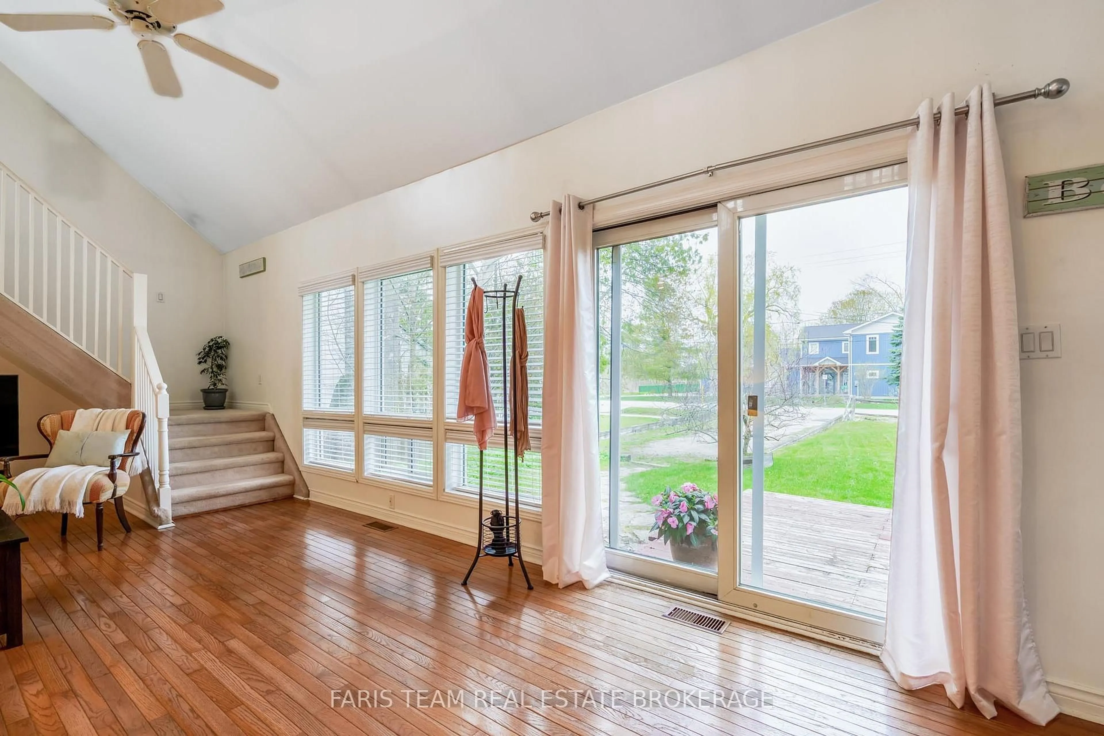 Indoor entryway for 2720 Ireton St, Innisfil Ontario L9S 2J2