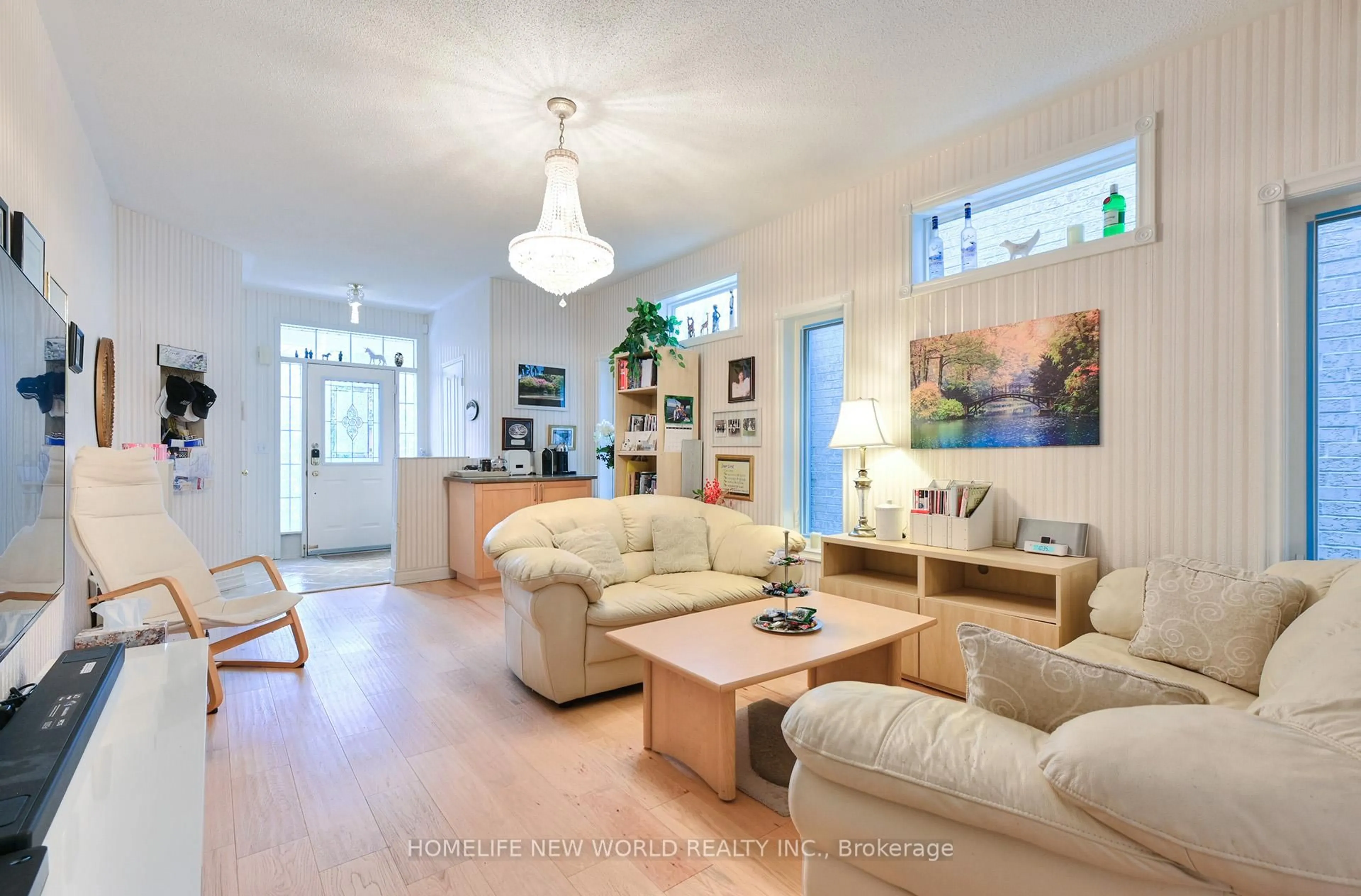 Living room with furniture, unknown for 7 Fairlawn Ave, Markham Ontario L6C 2E7