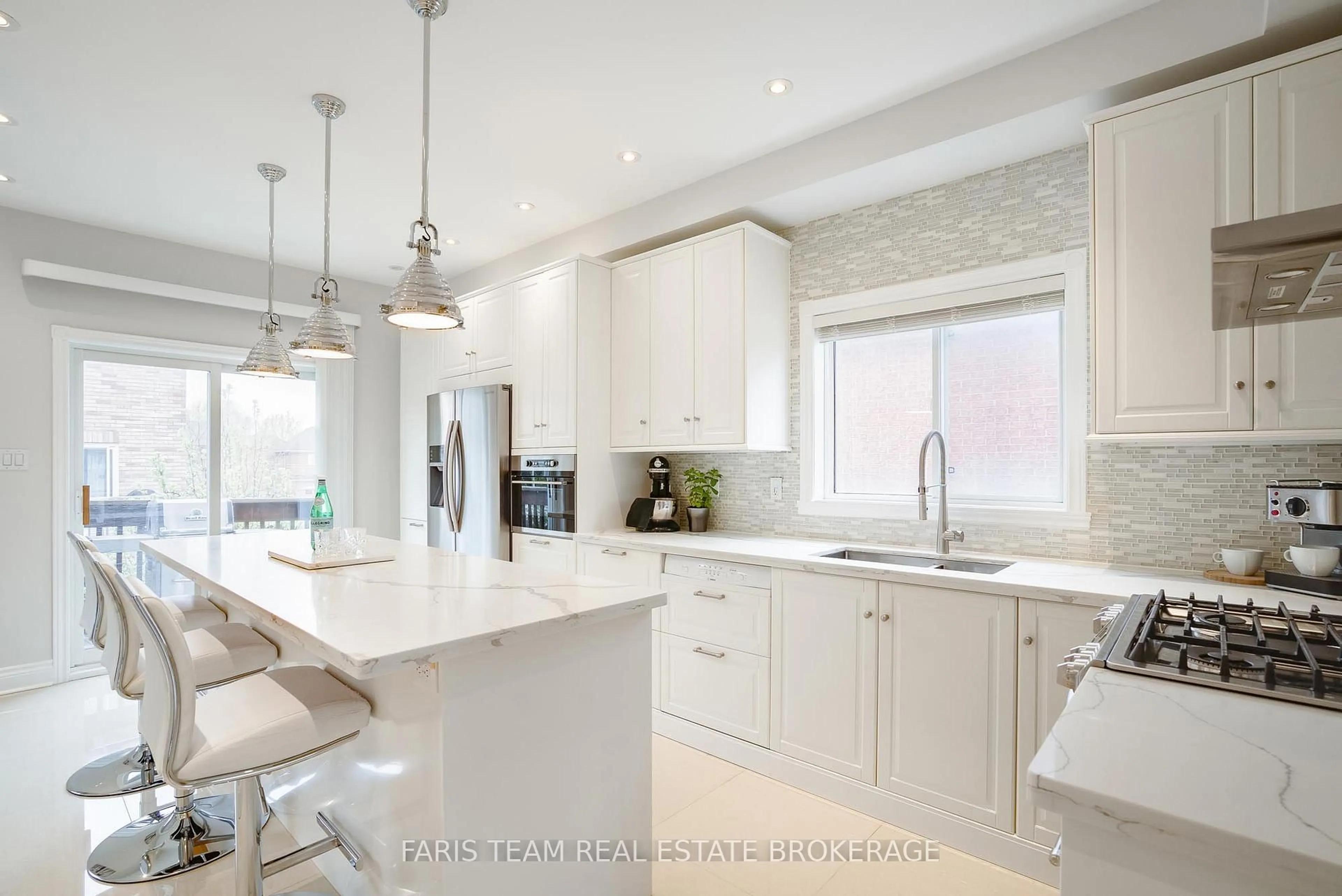 Contemporary kitchen, unknown for 8 Pietro Dr, Vaughan Ontario L6A 3K5