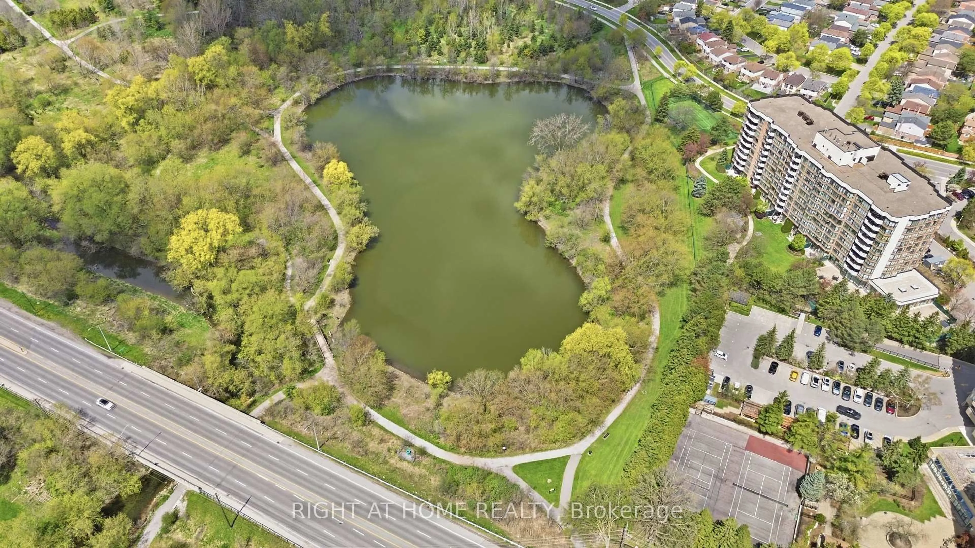 A pic from outside/outdoor area/front of a property/back of a property/a pic from drone, water/lake/river/ocean view for 610 BULLOCK Dr #803, Markham Ontario L3R 0G1