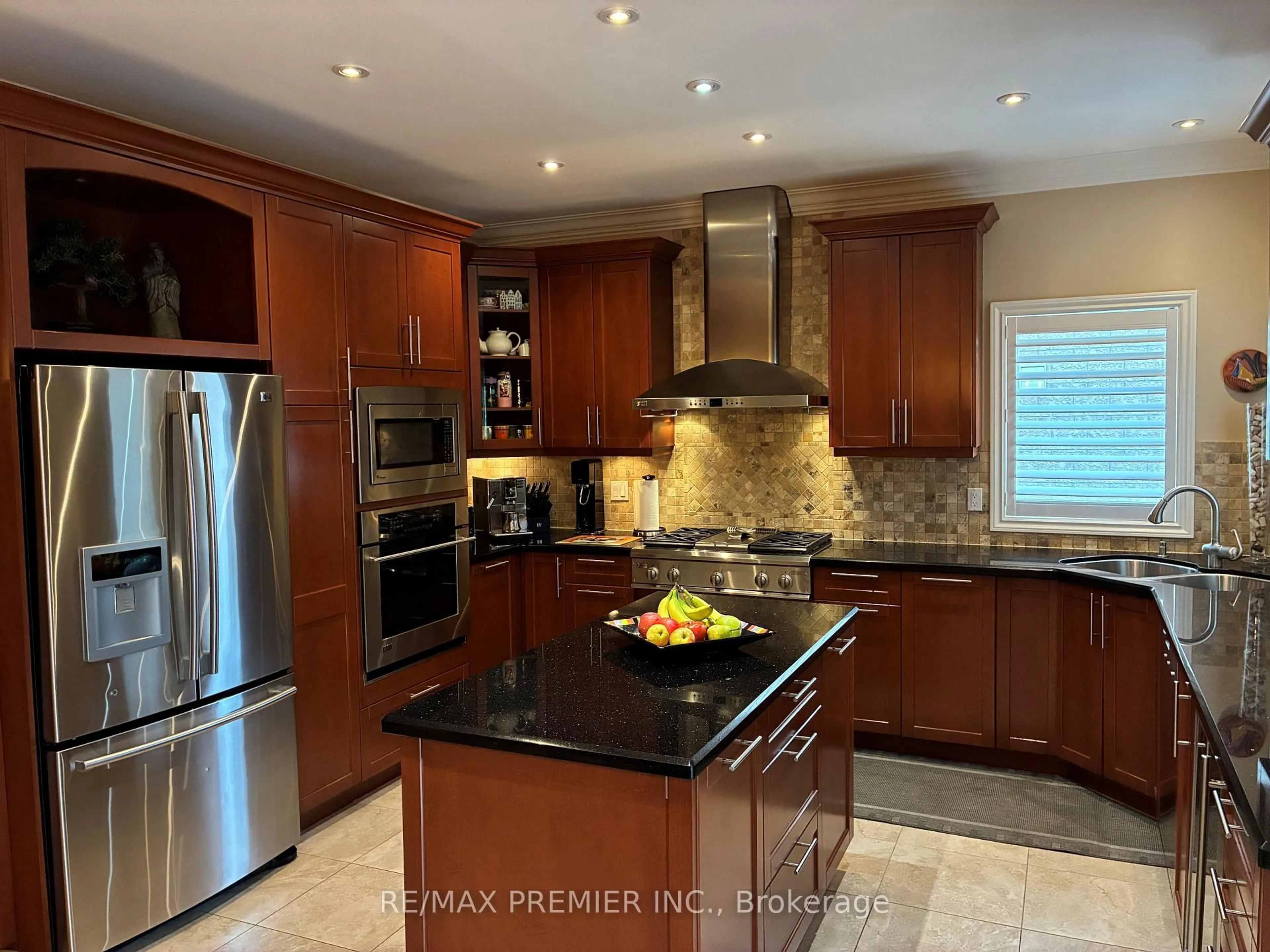 Contemporary kitchen, ceramic/tile floor for 90 Siderno Cres, Vaughan Ontario L4L 9H5