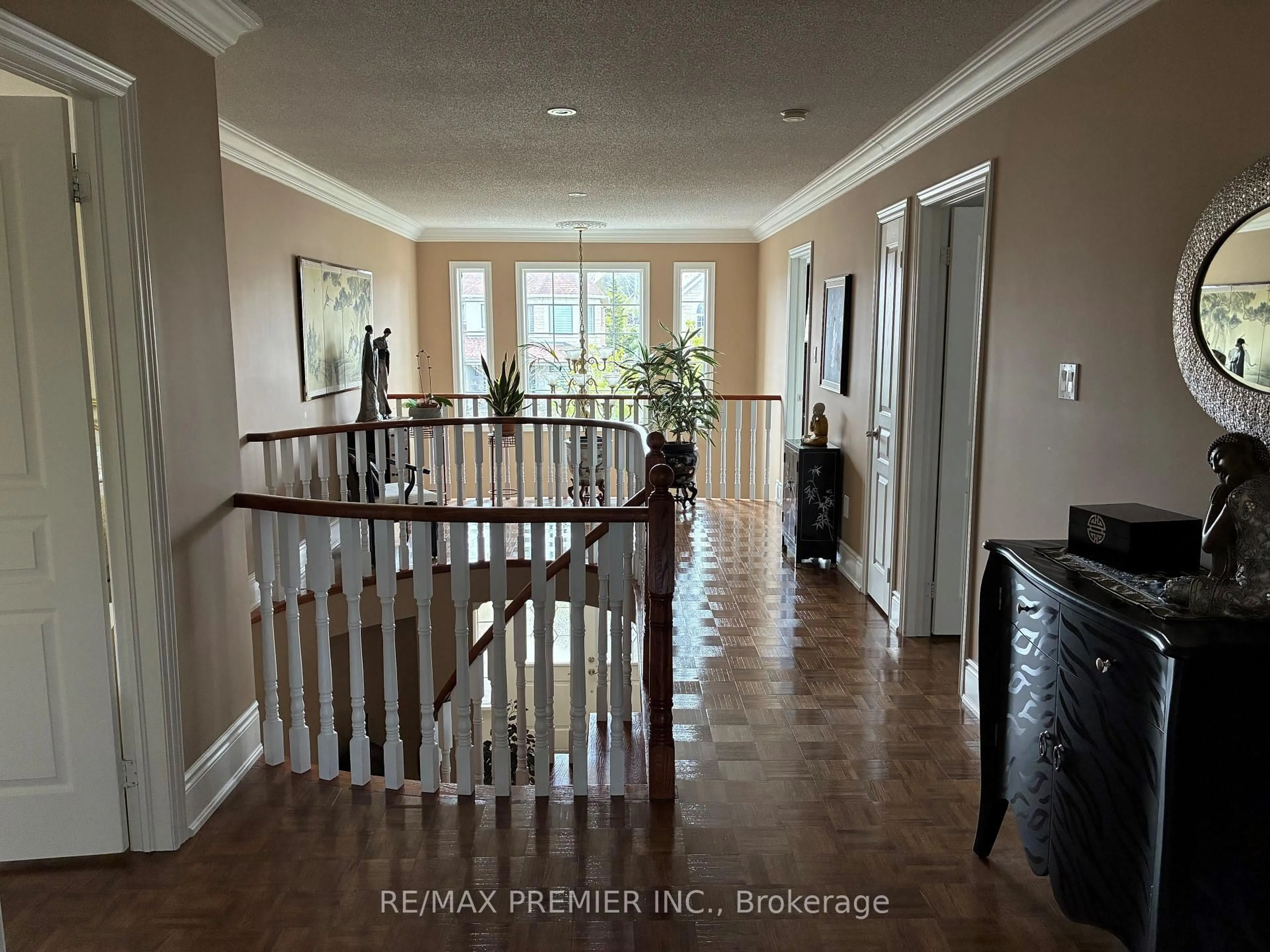 Indoor foyer for 90 Siderno Cres, Vaughan Ontario L4L 9H5
