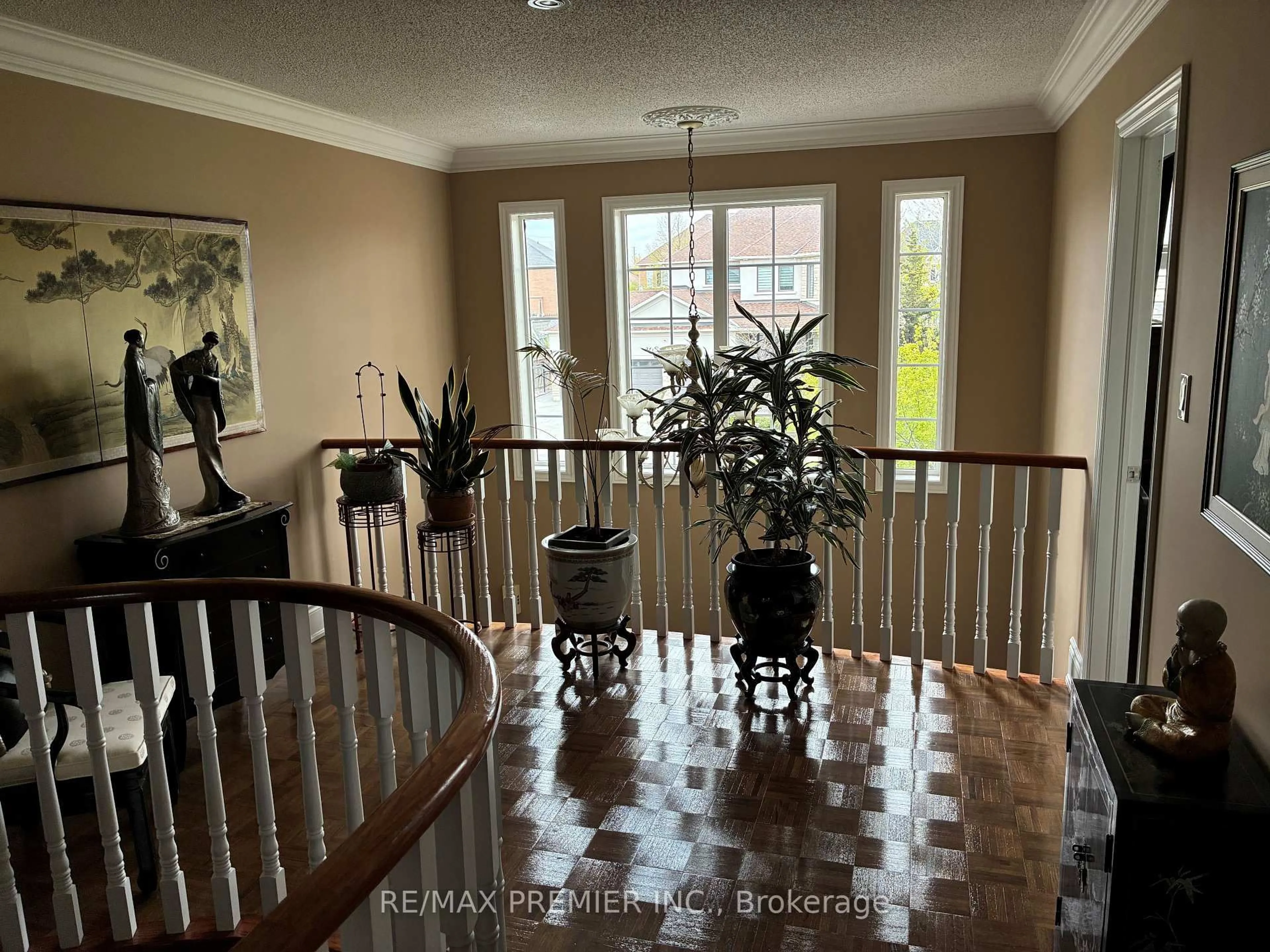Indoor foyer for 90 Siderno Cres, Vaughan Ontario L4L 9H5