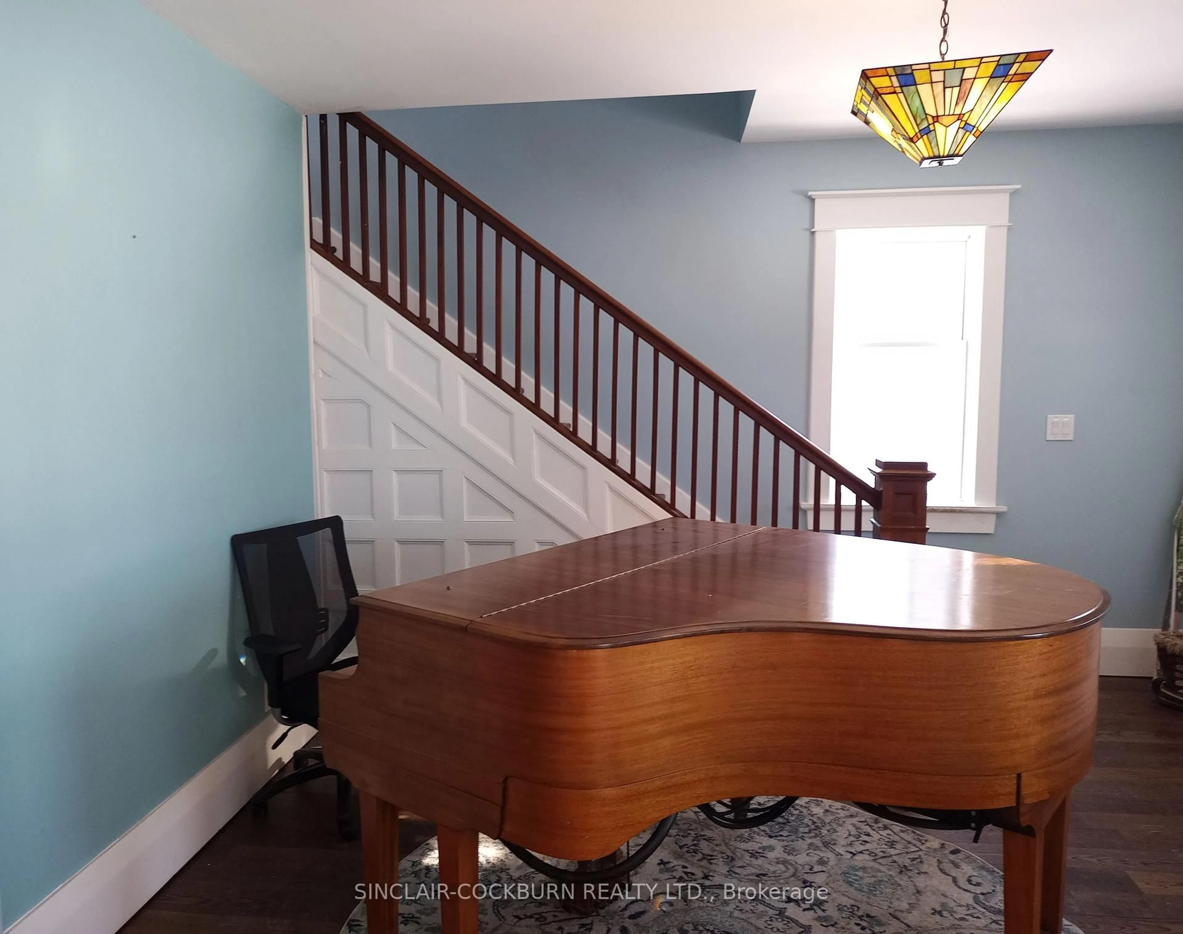 A pic of a room for 2612 10th Line, Innisfil Ontario L9S 3R2