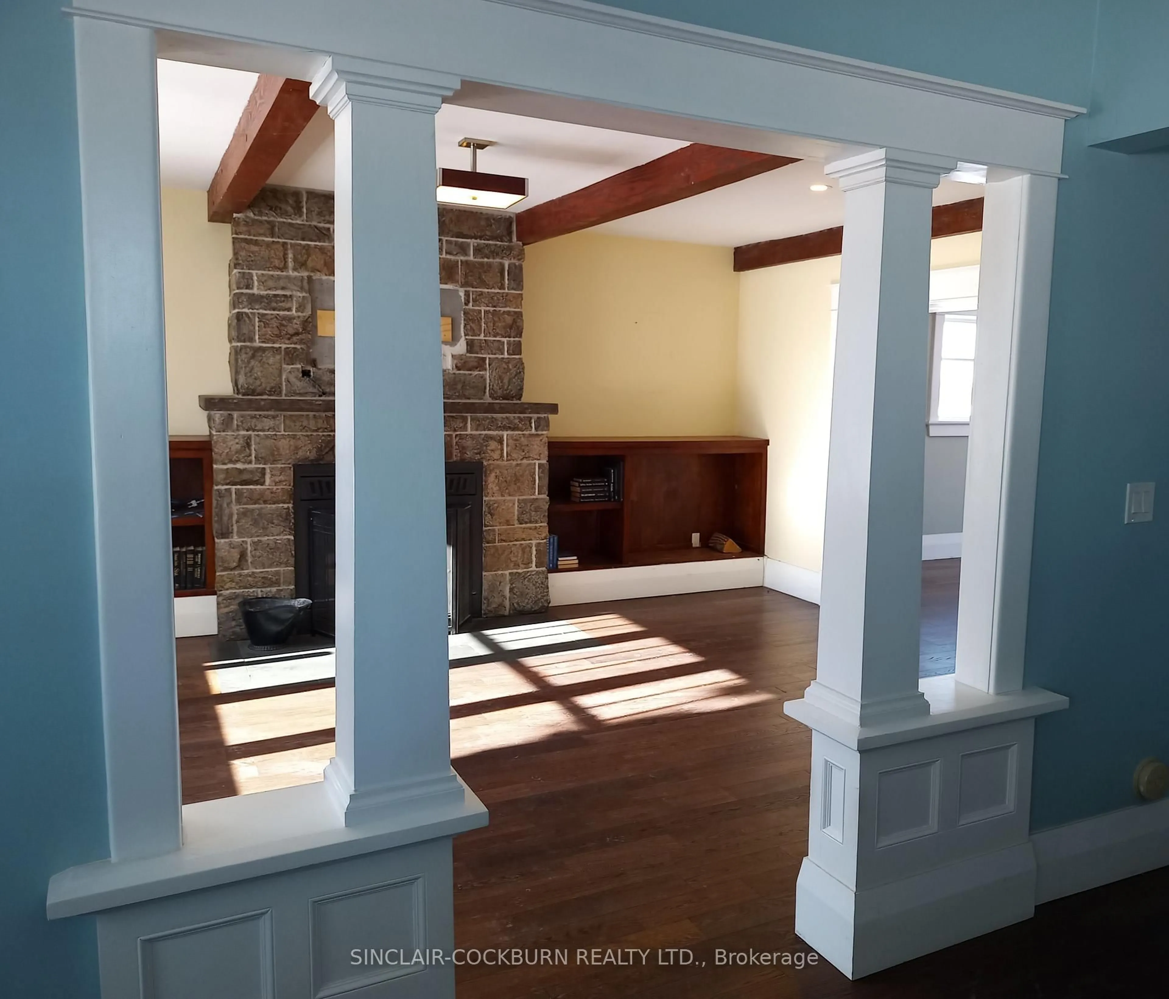 Indoor entryway for 2612 10th Line, Innisfil Ontario L9S 3R2