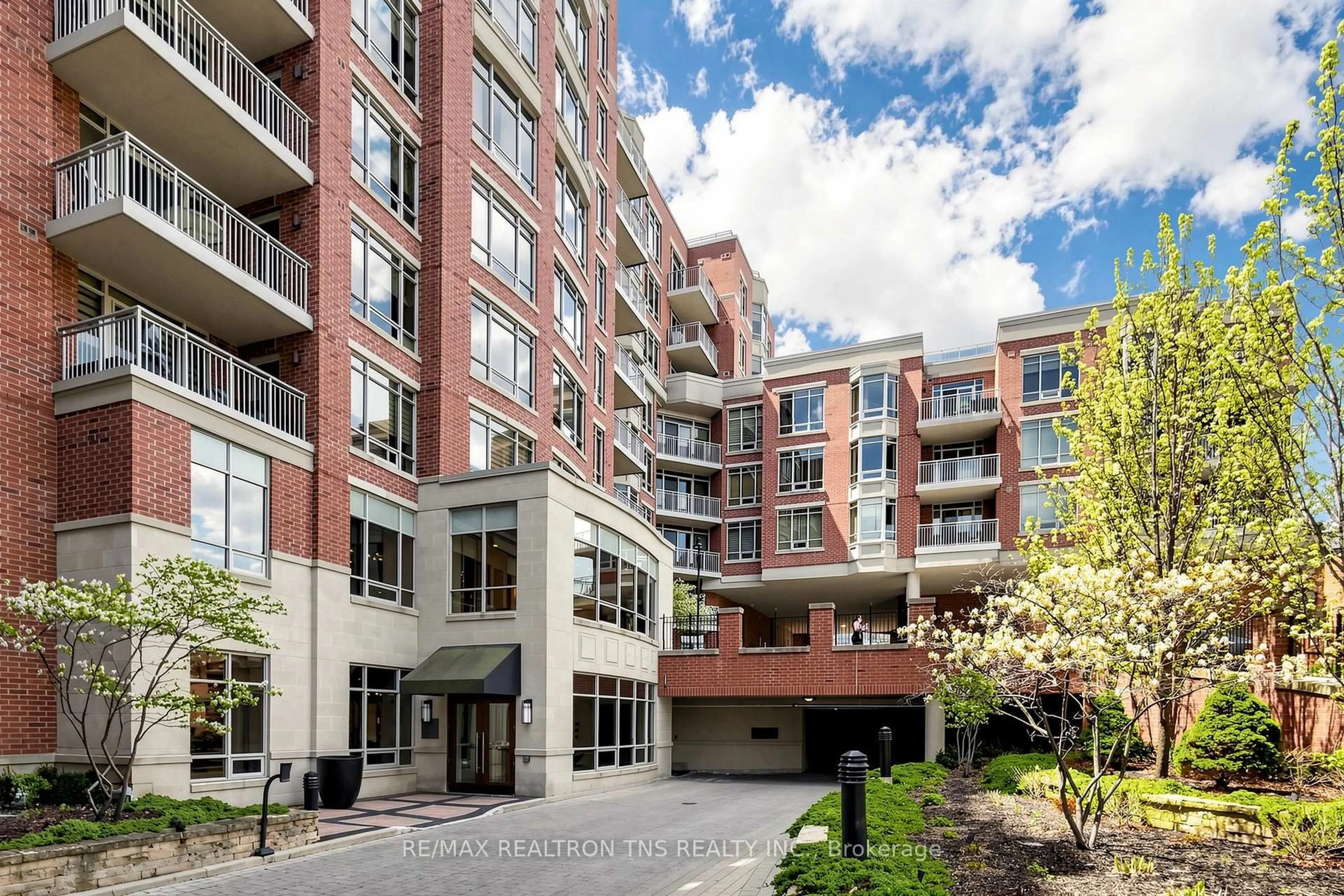 Patio, unknown for 10101 Yonge St #313, Richmond Hill Ontario L4C 1T7