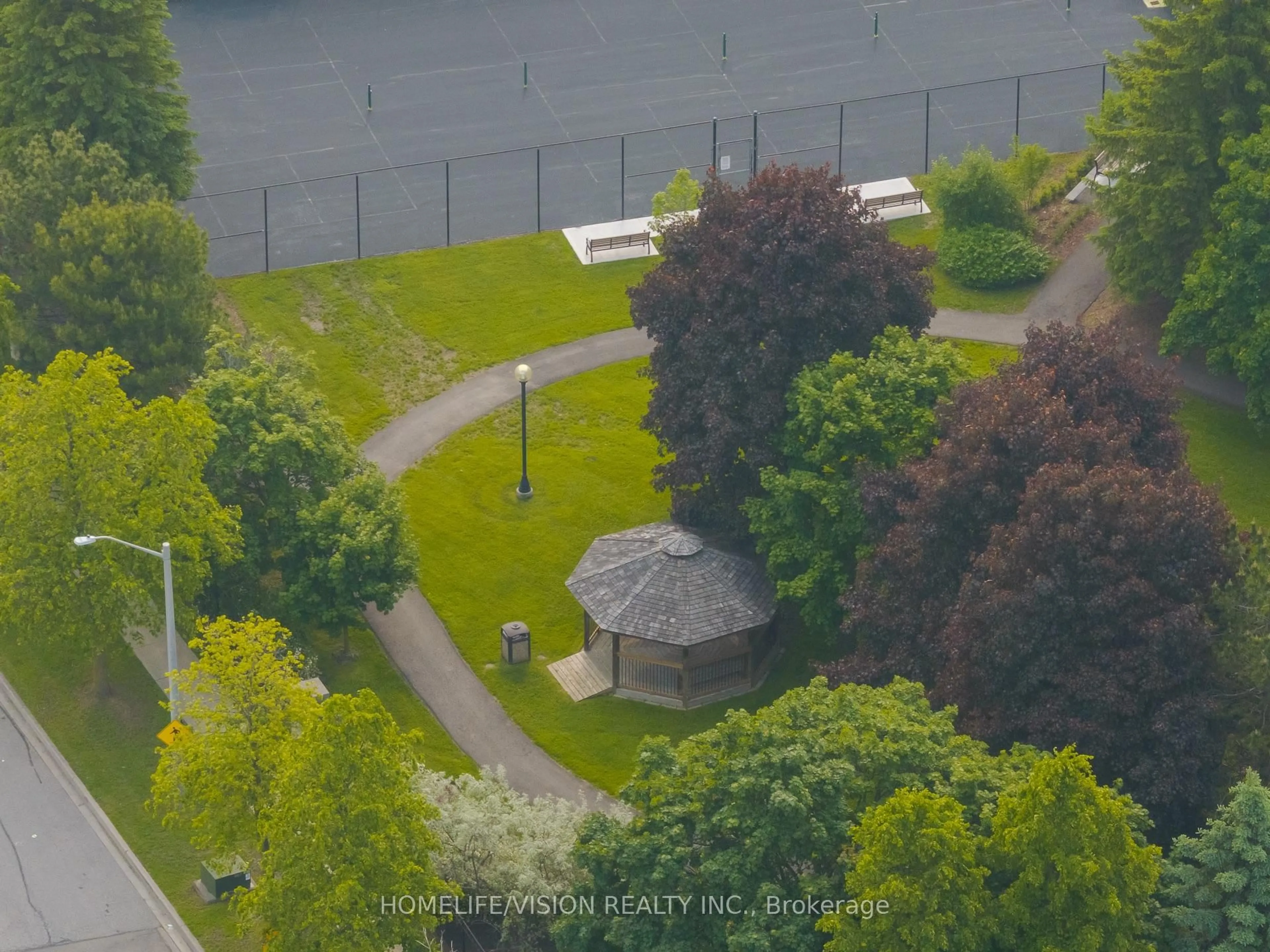 A pic from outside/outdoor area/front of a property/back of a property/a pic from drone, unknown for 7 Townsgate Dr #413, Vaughan Ontario L4J 7Z9