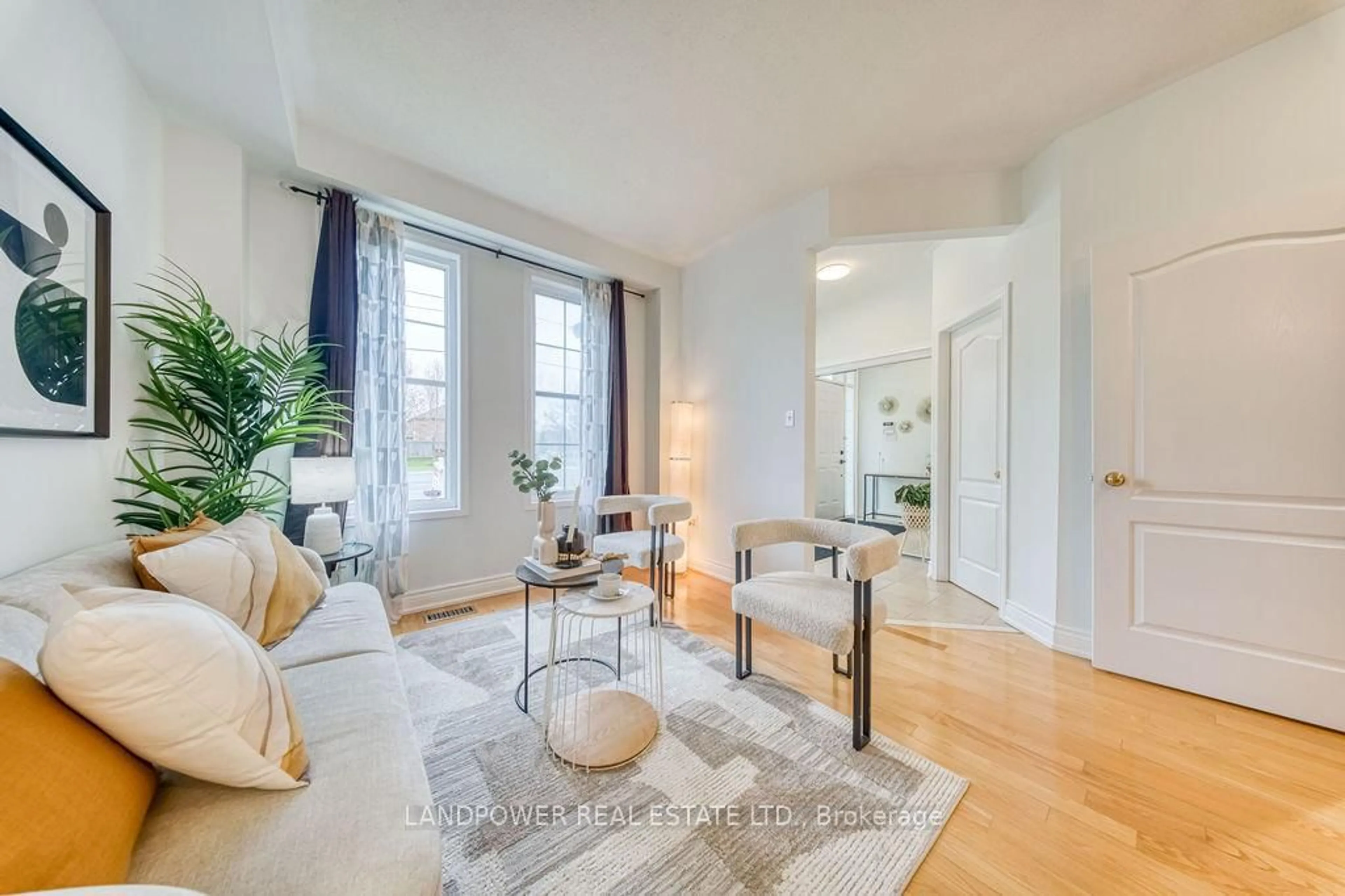 Living room with furniture, unknown for 125 Yale Lane, Markham Ontario L6B 1G5