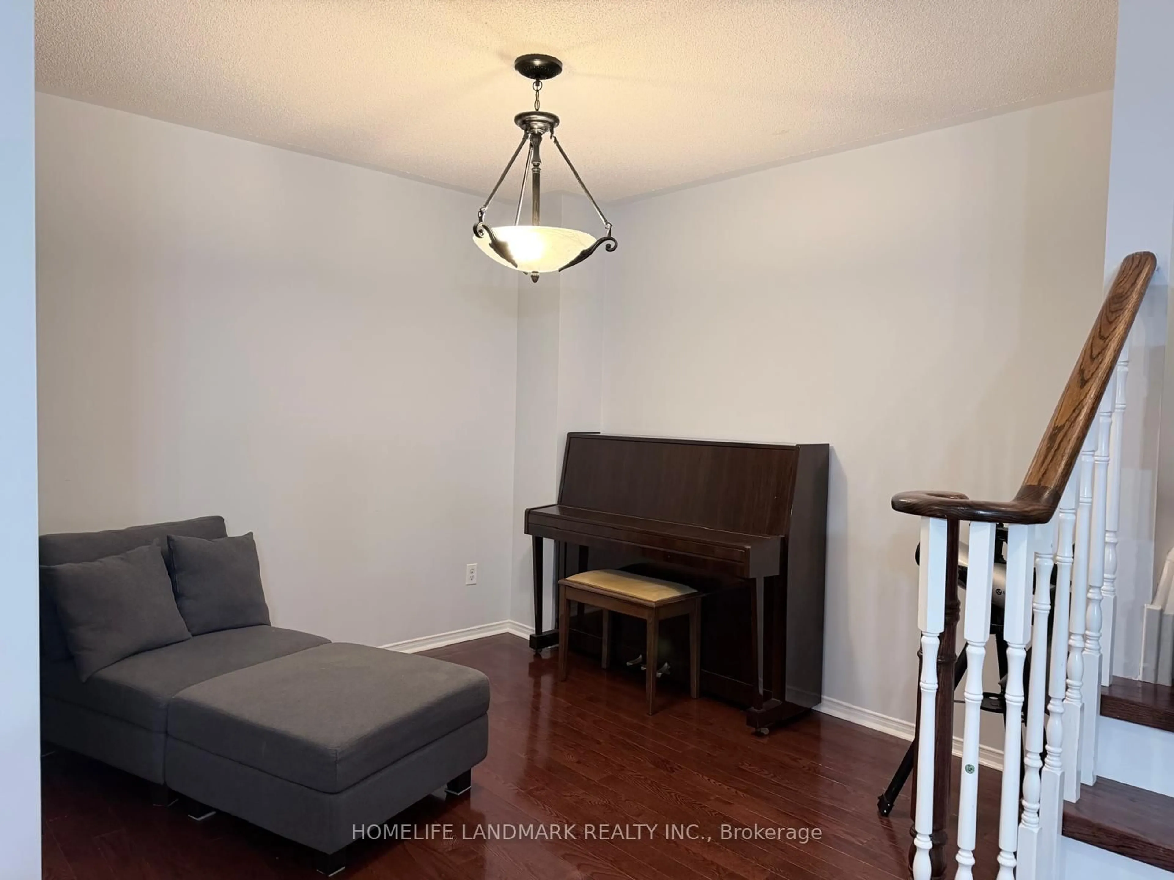 Living room with furniture, wood/laminate floor for 434 Heddle Cres, Newmarket Ontario L3X 2J2
