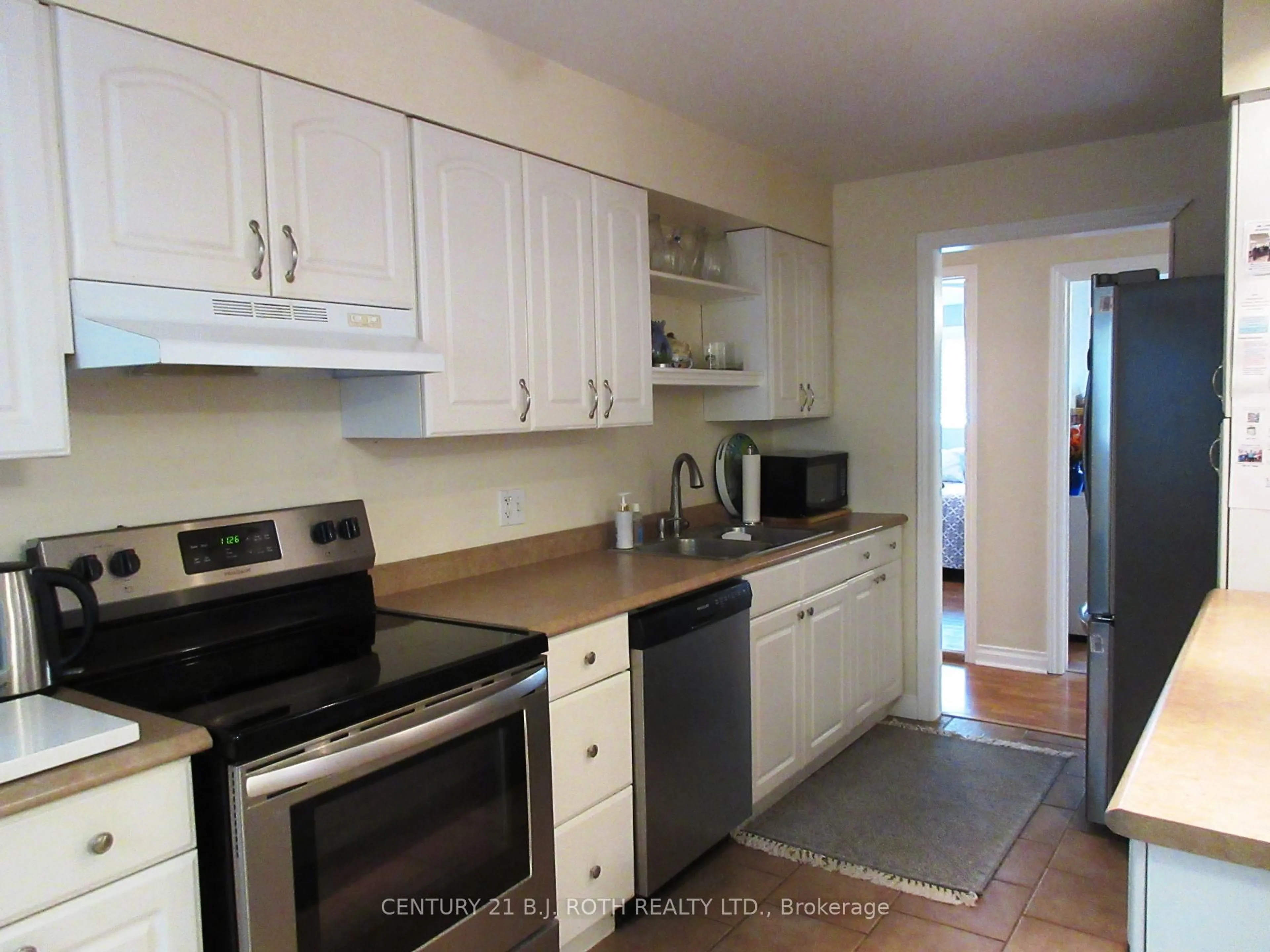 Standard kitchen, unknown for 31 River Dr, Essa Ontario L3W 0G8