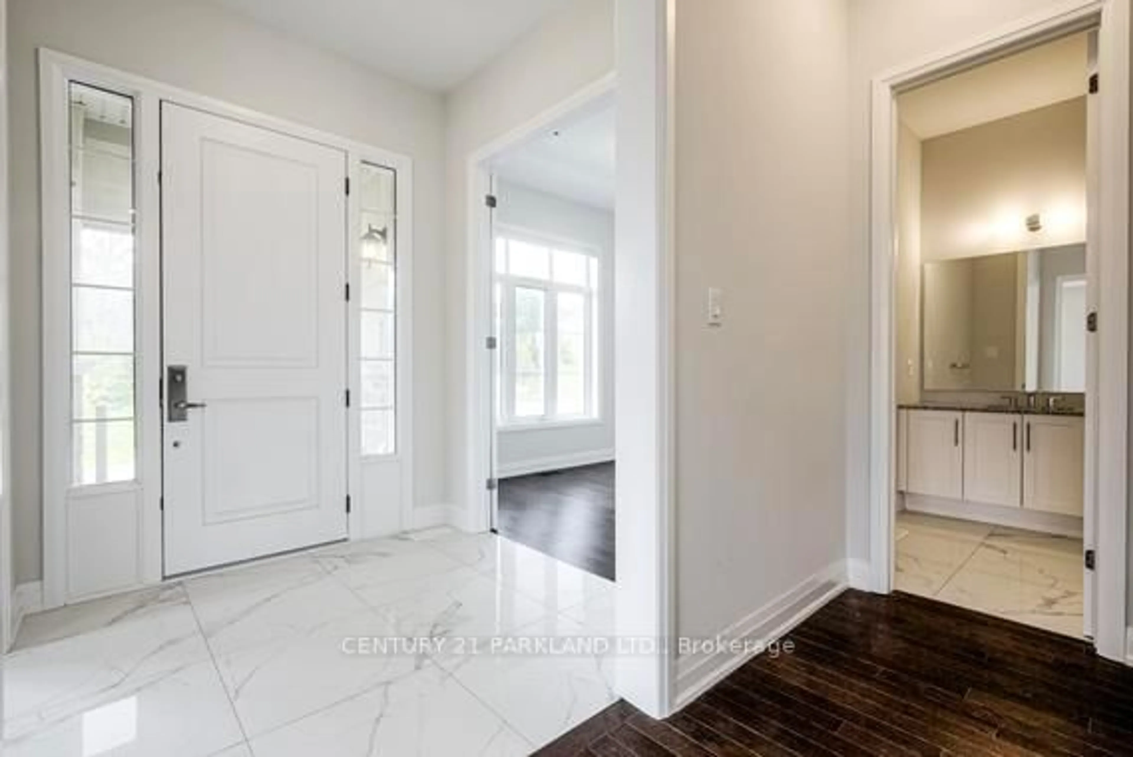 Indoor entryway for 6 Dennis Reed Crt, Aurora Ontario L4G 4A5