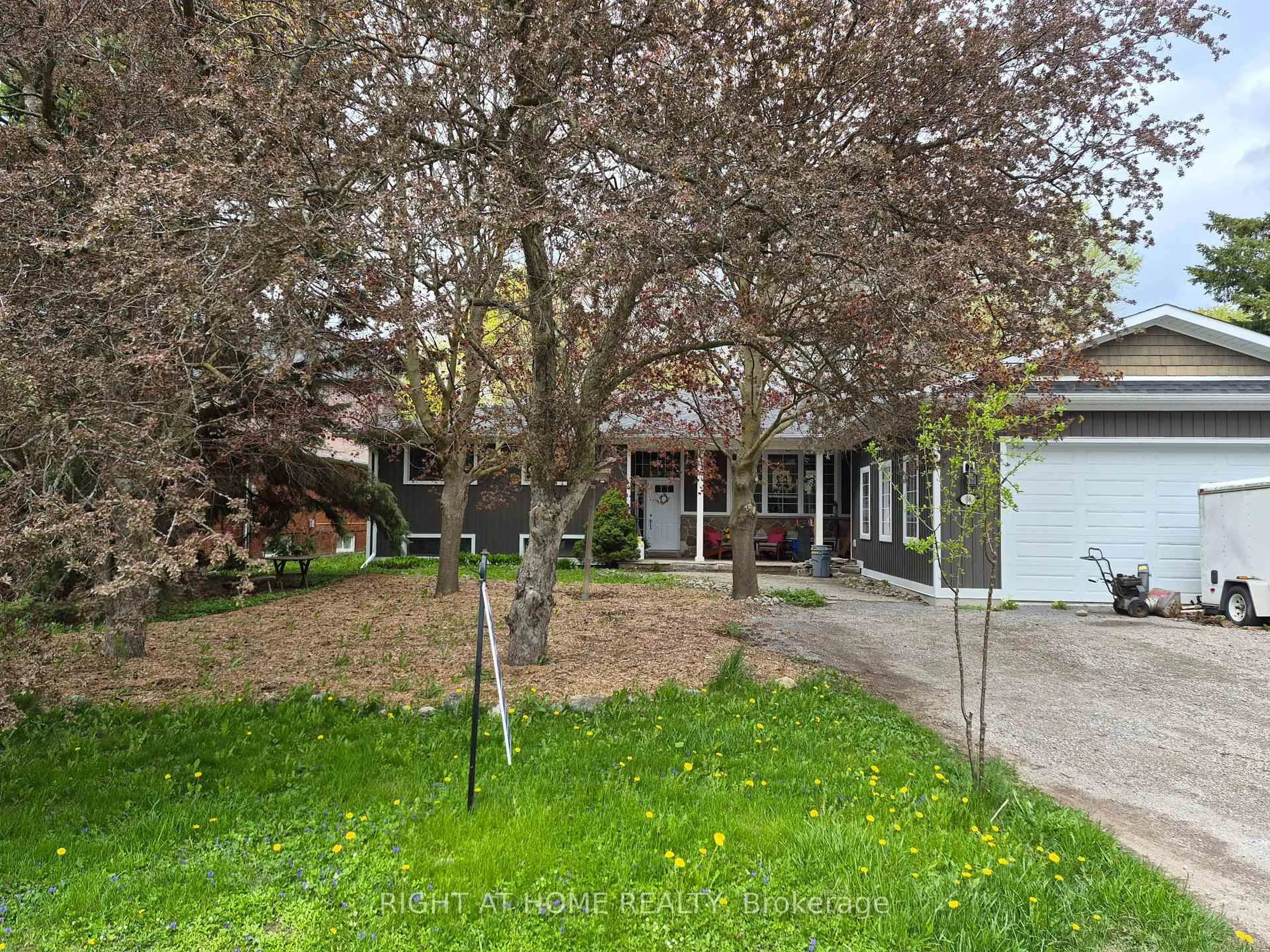 A pic from outside/outdoor area/front of a property/back of a property/a pic from drone, street for 18 Gallacher Ave, Richmond Hill Ontario L4E 2Y2