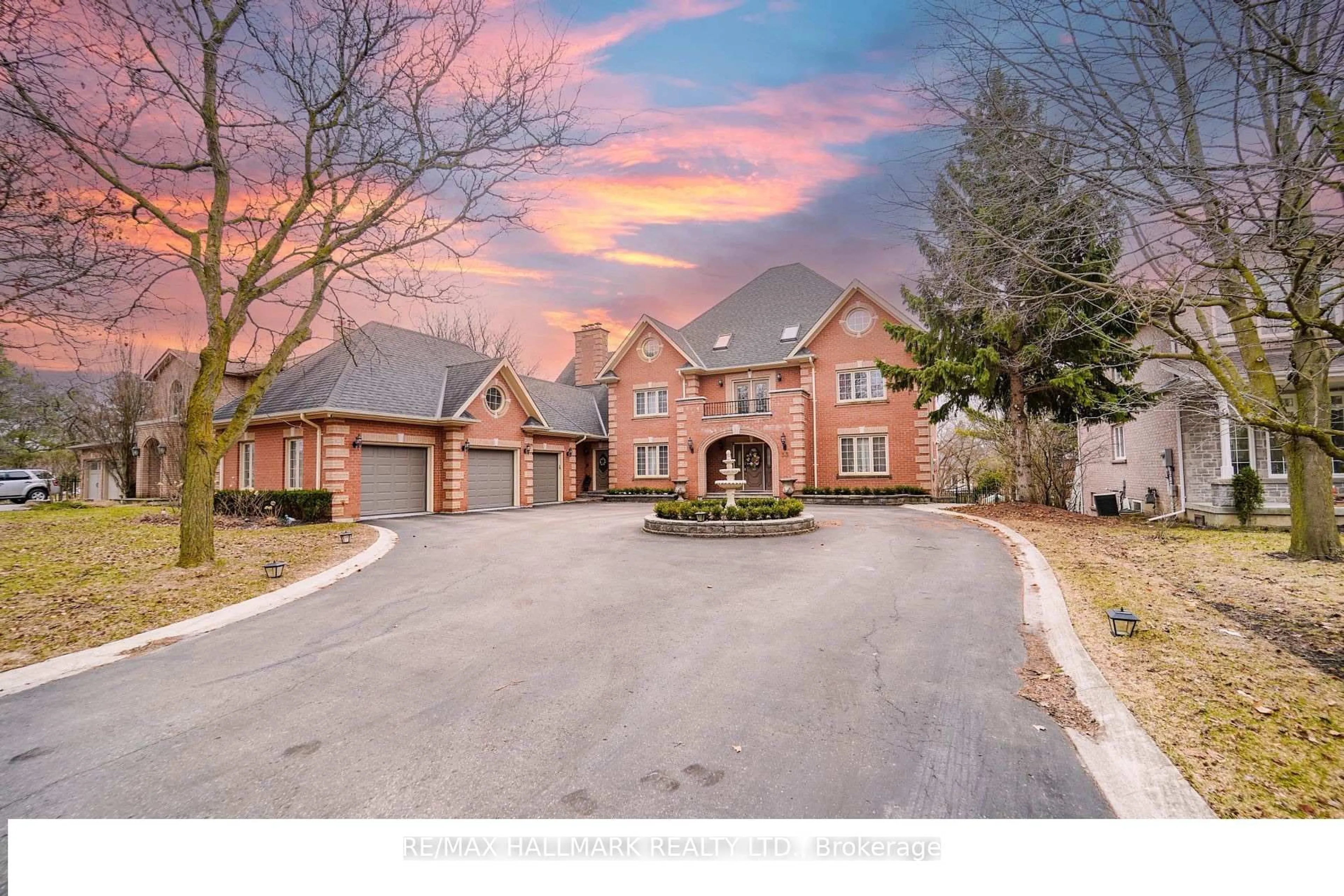 Home with brick exterior material, street for 33 Oatlands Cres, Richmond Hill Ontario L4C 9P1