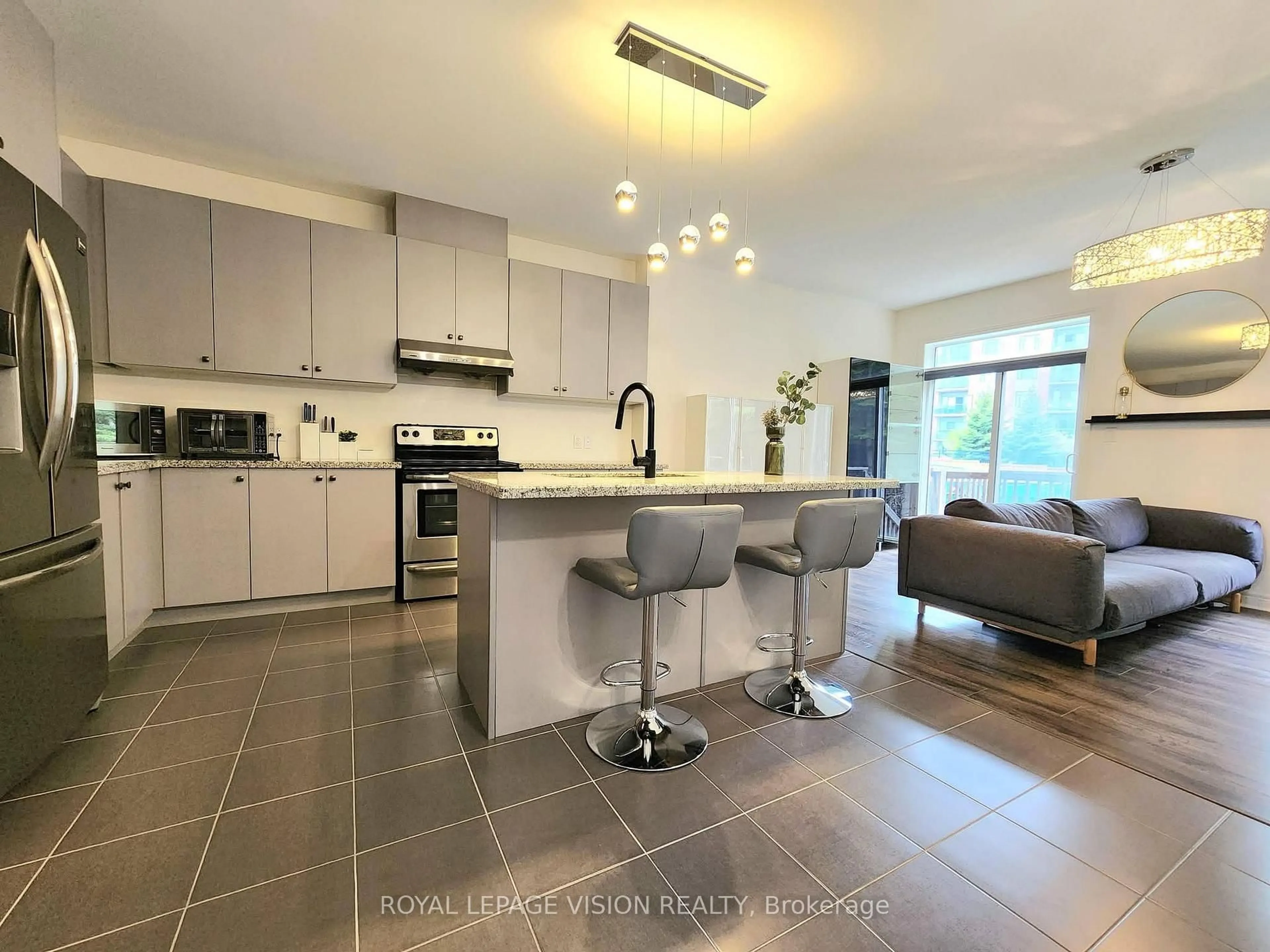 Open concept kitchen, ceramic/tile floor for 360 William Graham Dr, Aurora Ontario L4G 0Z9