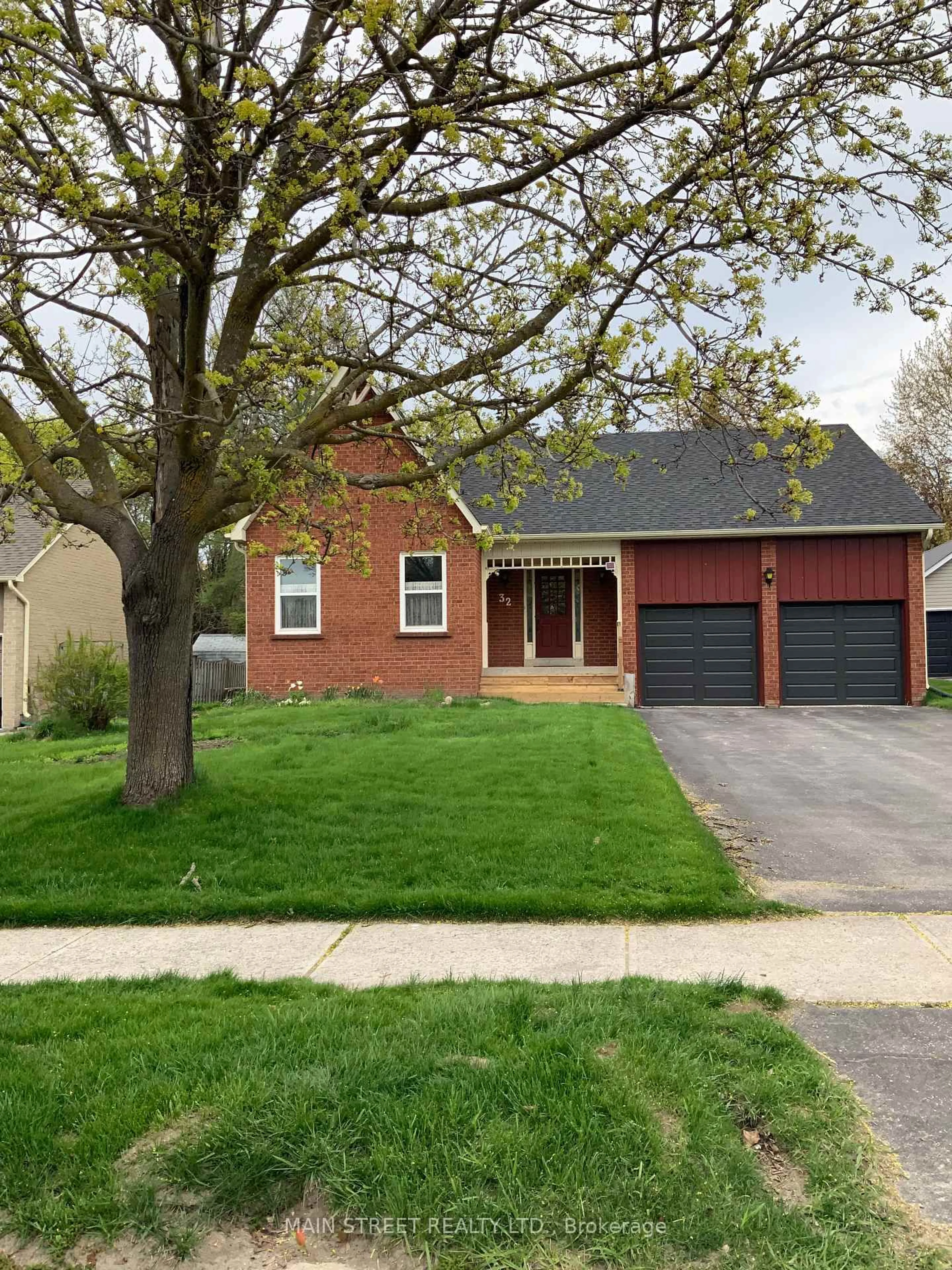 Home with brick exterior material, street for 32 Centre Rd, Uxbridge Ontario L9P 1A7