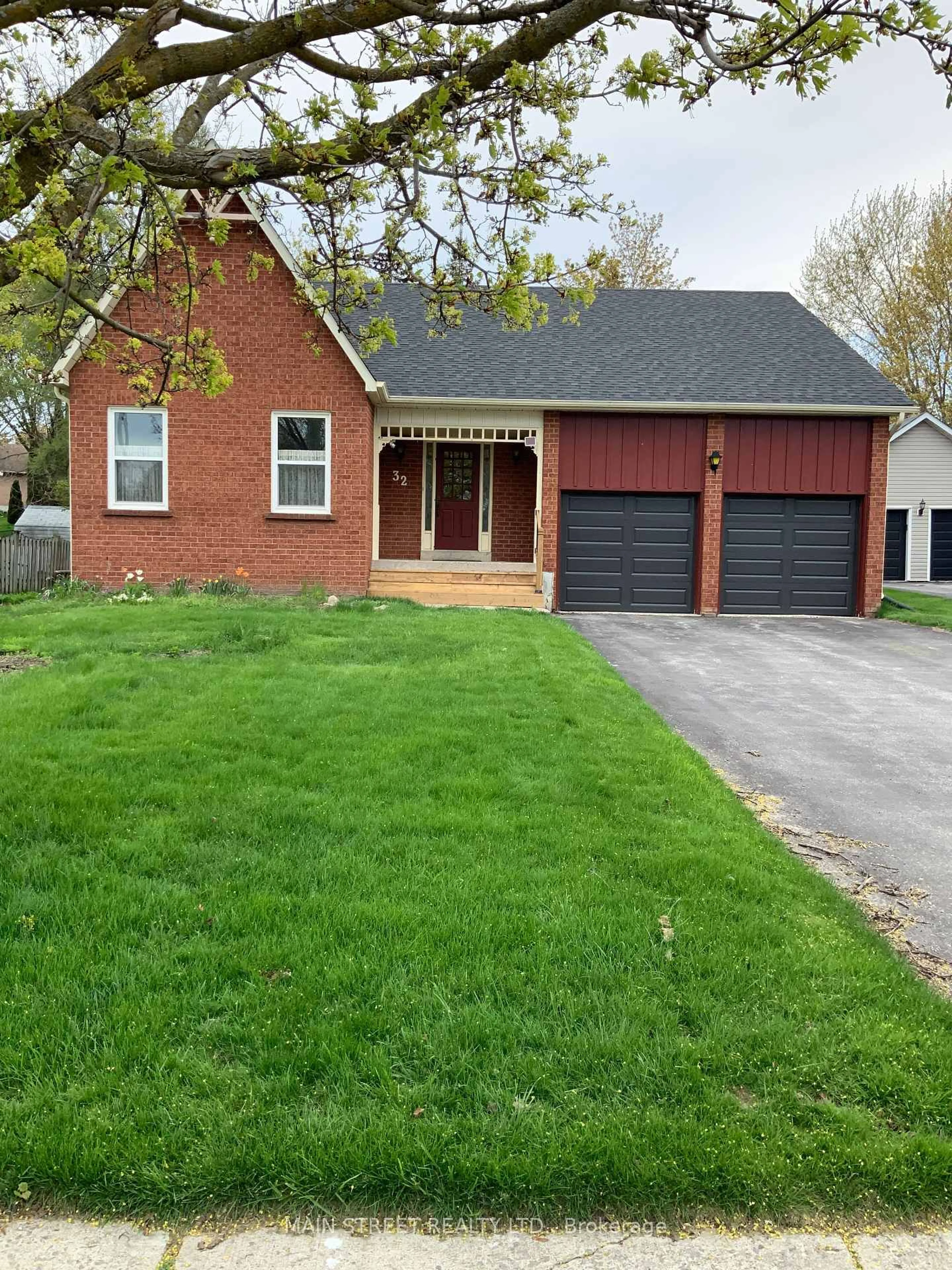 Home with brick exterior material, street for 32 Centre Rd, Uxbridge Ontario L9P 1A7