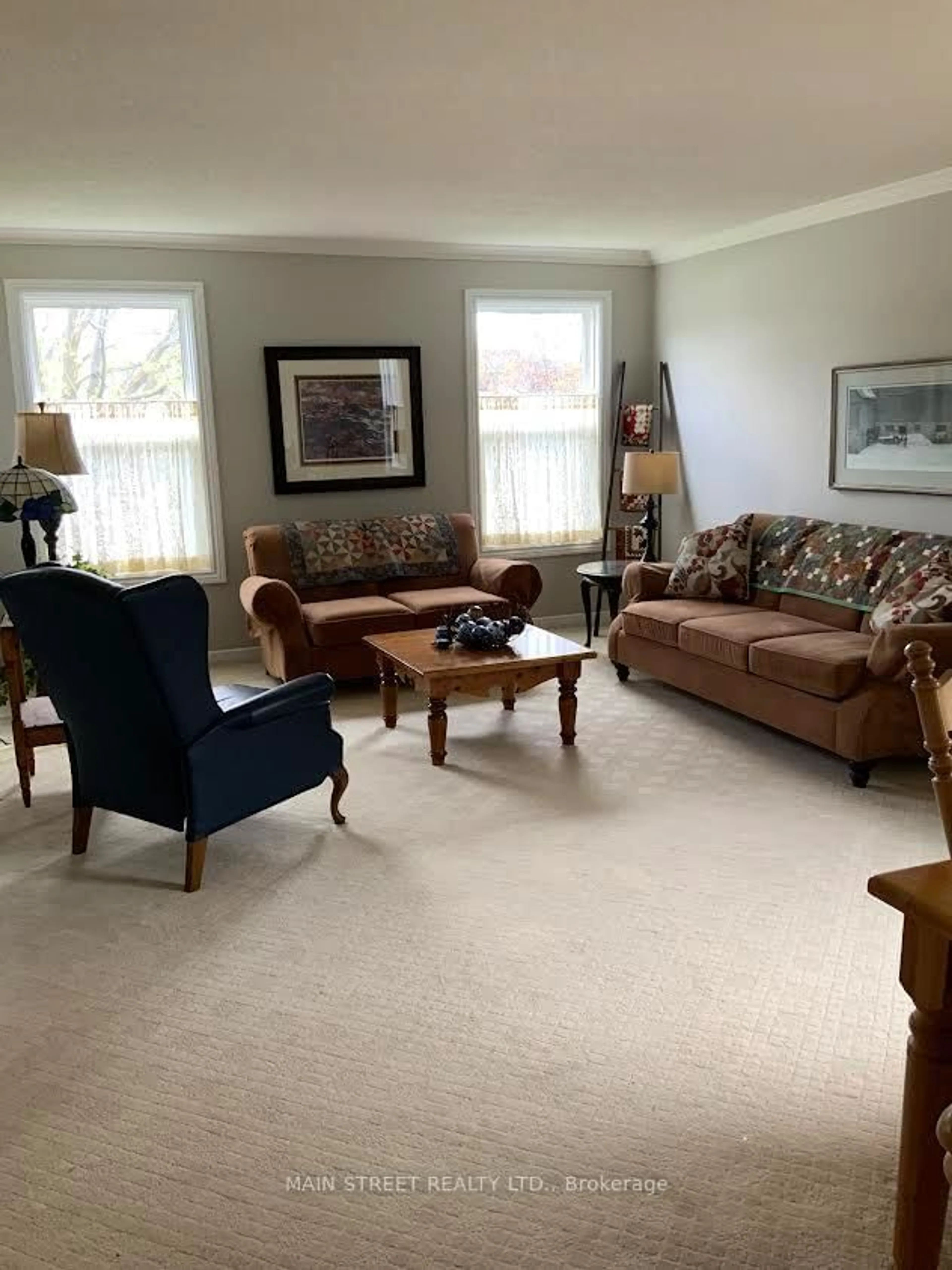 Living room with furniture, carpet floor for 32 Centre Rd, Uxbridge Ontario L9P 1A7