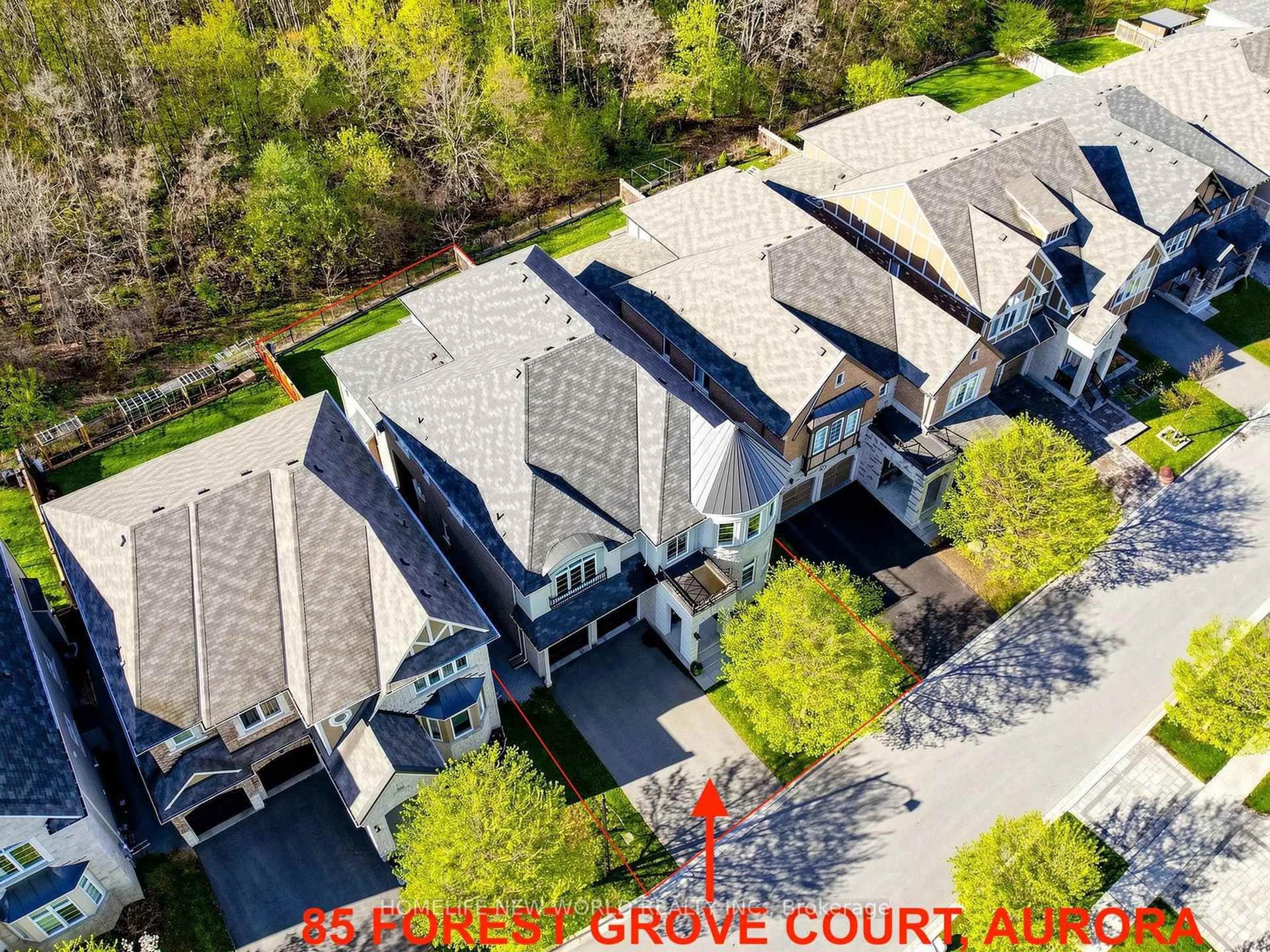 A pic from outside/outdoor area/front of a property/back of a property/a pic from drone, street for 85 Forest Grove Crt, Aurora Ontario L4G 3G4
