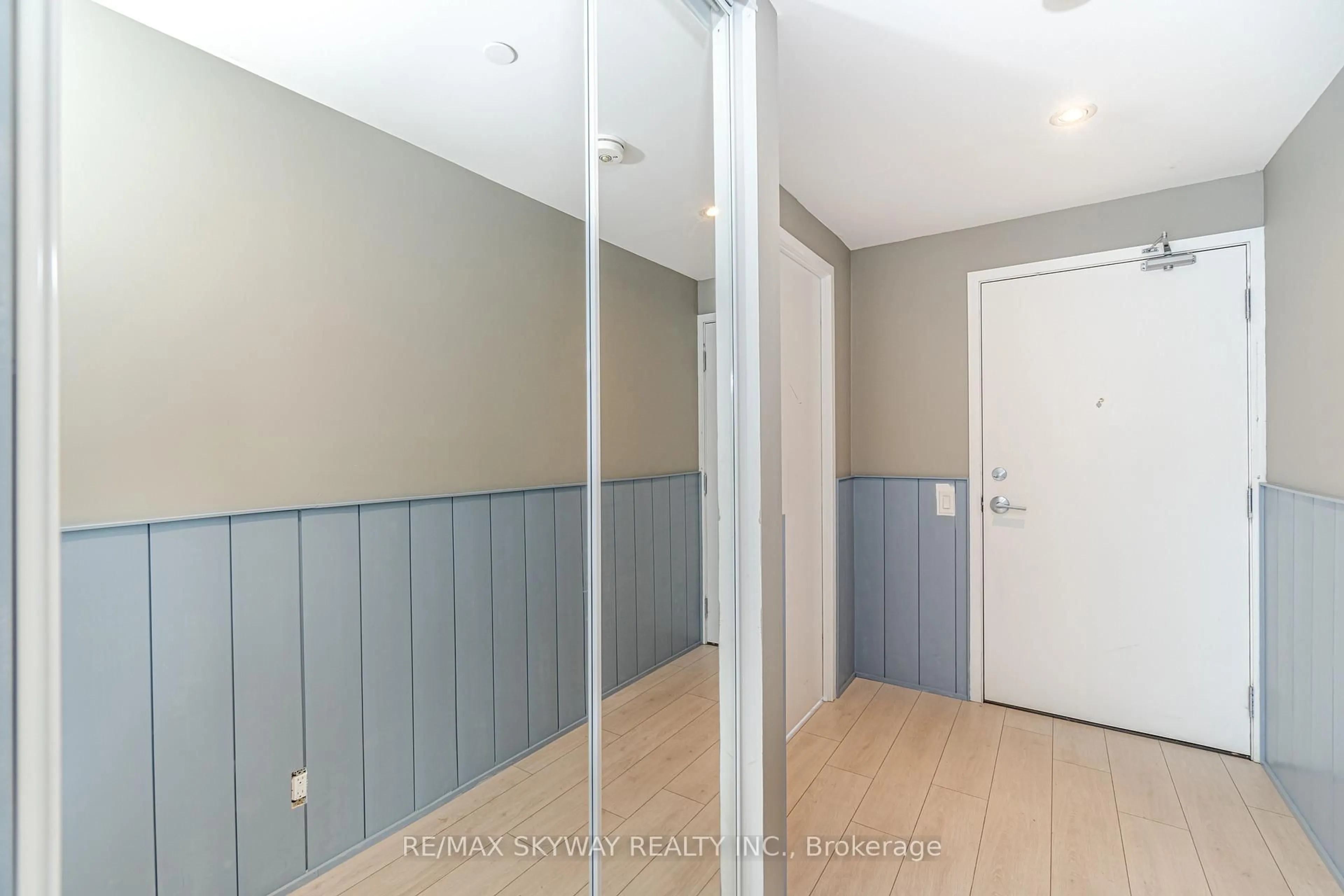 Unknown for 5 Buttermill Ave #5702, Vaughan Ontario L4K 0J5