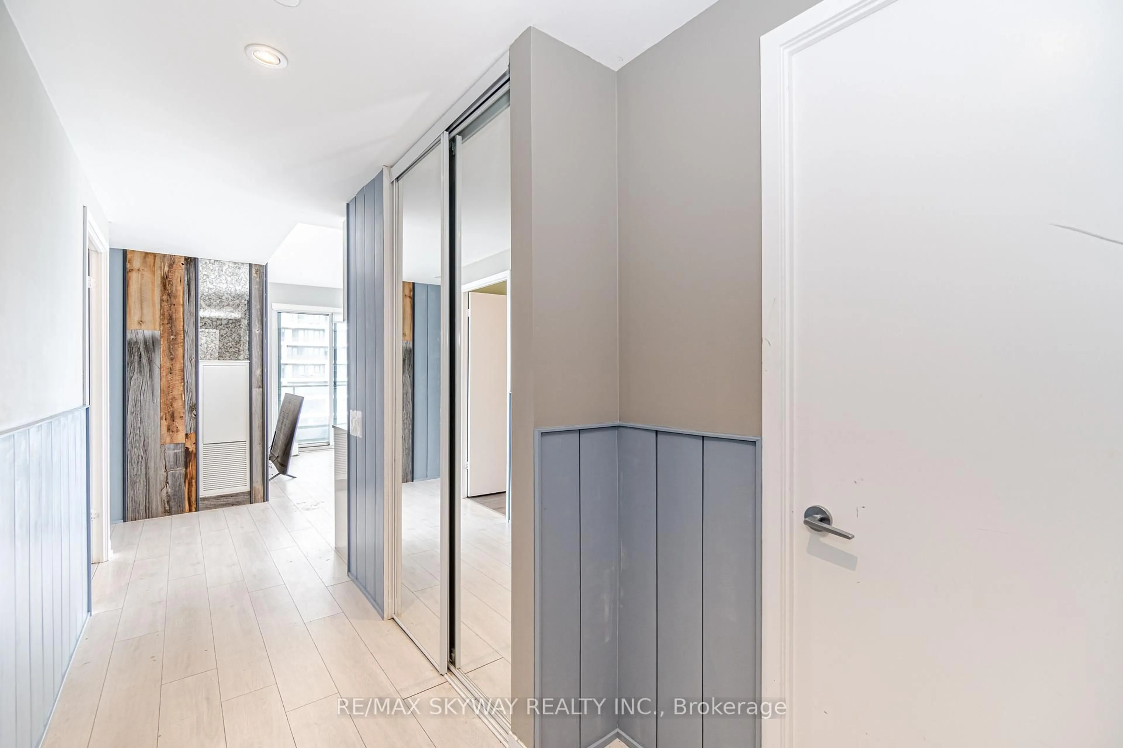 Indoor entryway for 5 Buttermill Ave #5702, Vaughan Ontario L4K 0J5