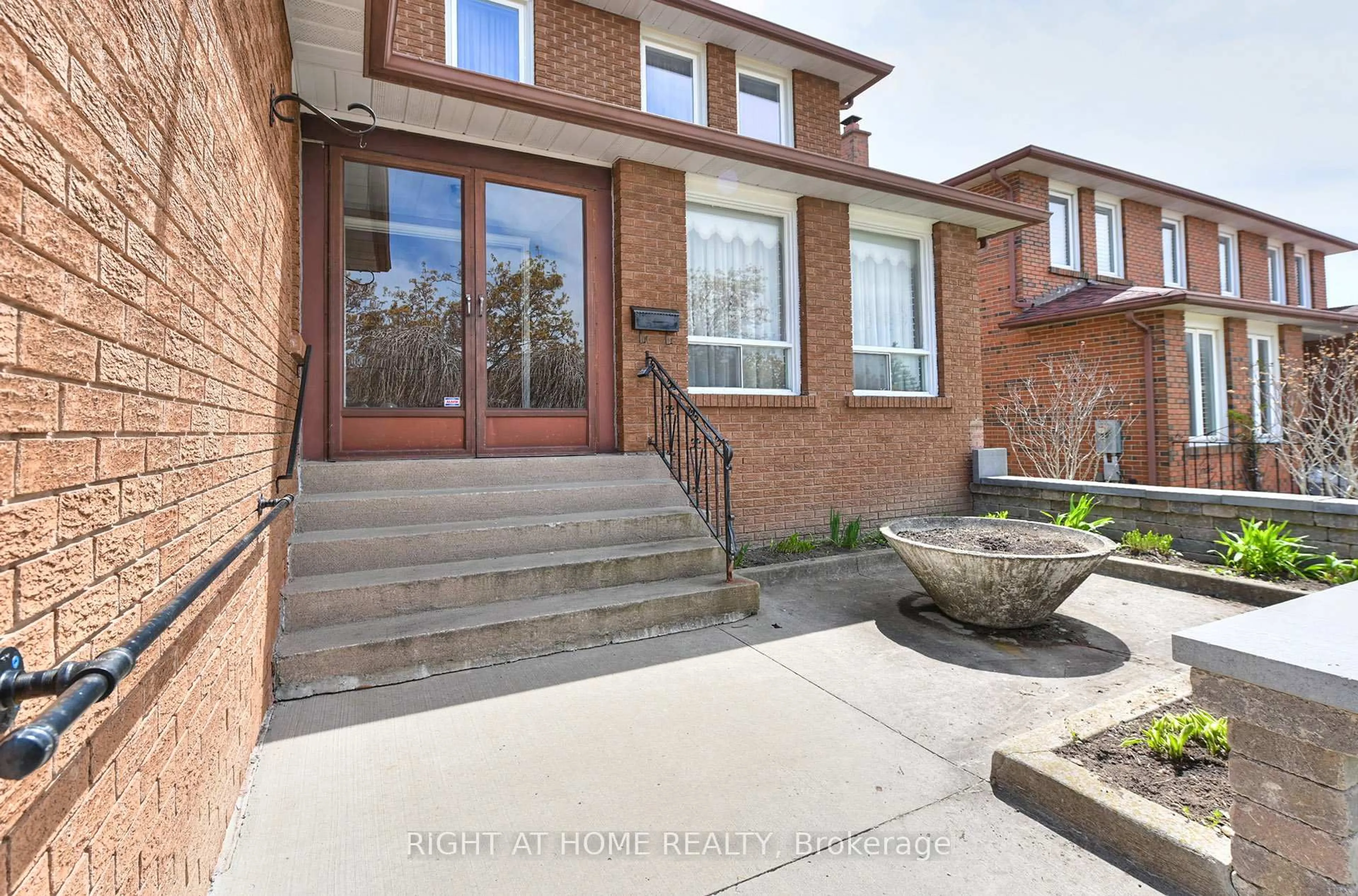 Home with brick exterior material, street for 101 Raymerville Dr, Markham Ontario L3P 4K7