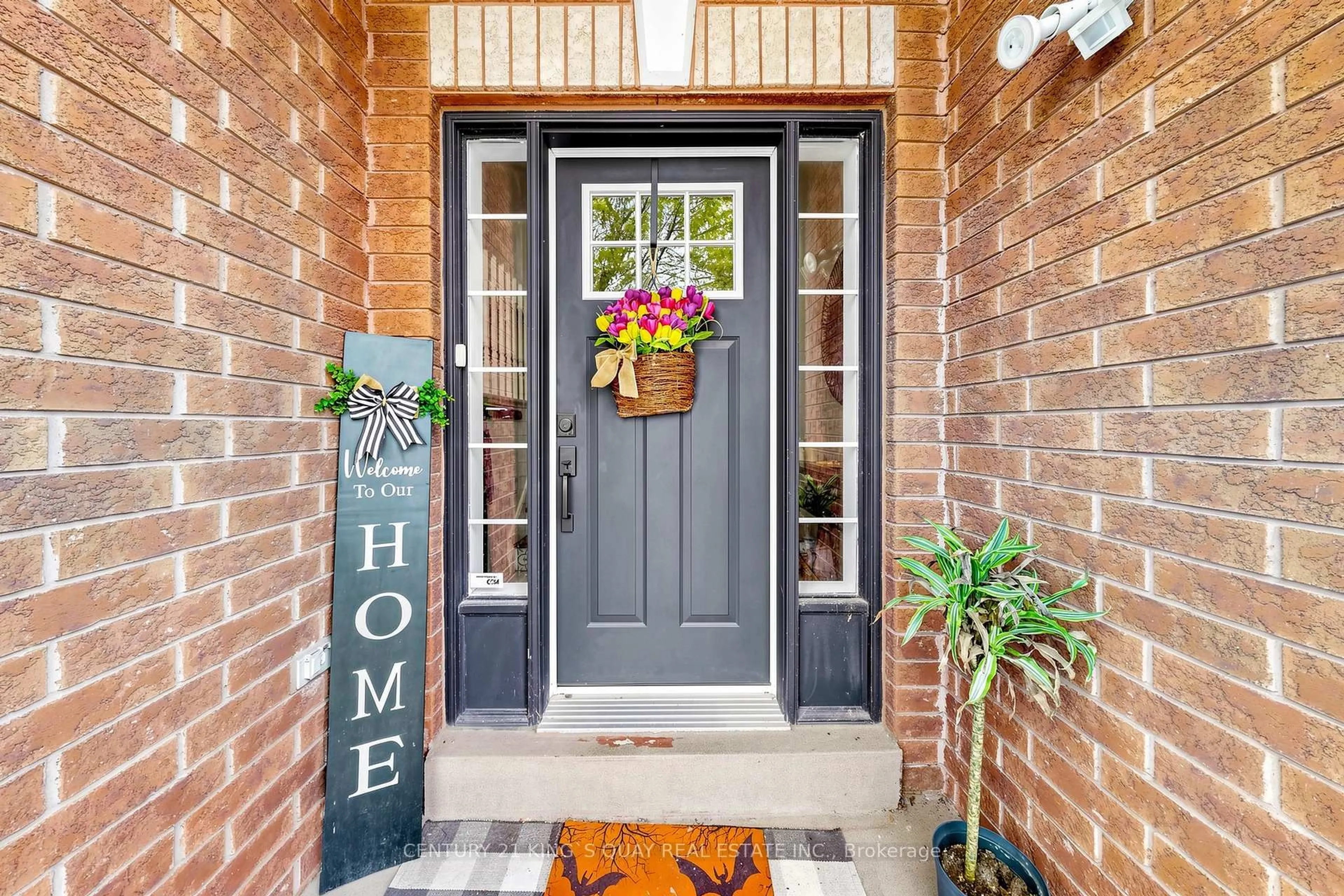 Indoor entryway for 20 Kerfoot Cres, Georgina Ontario L4P 4C1
