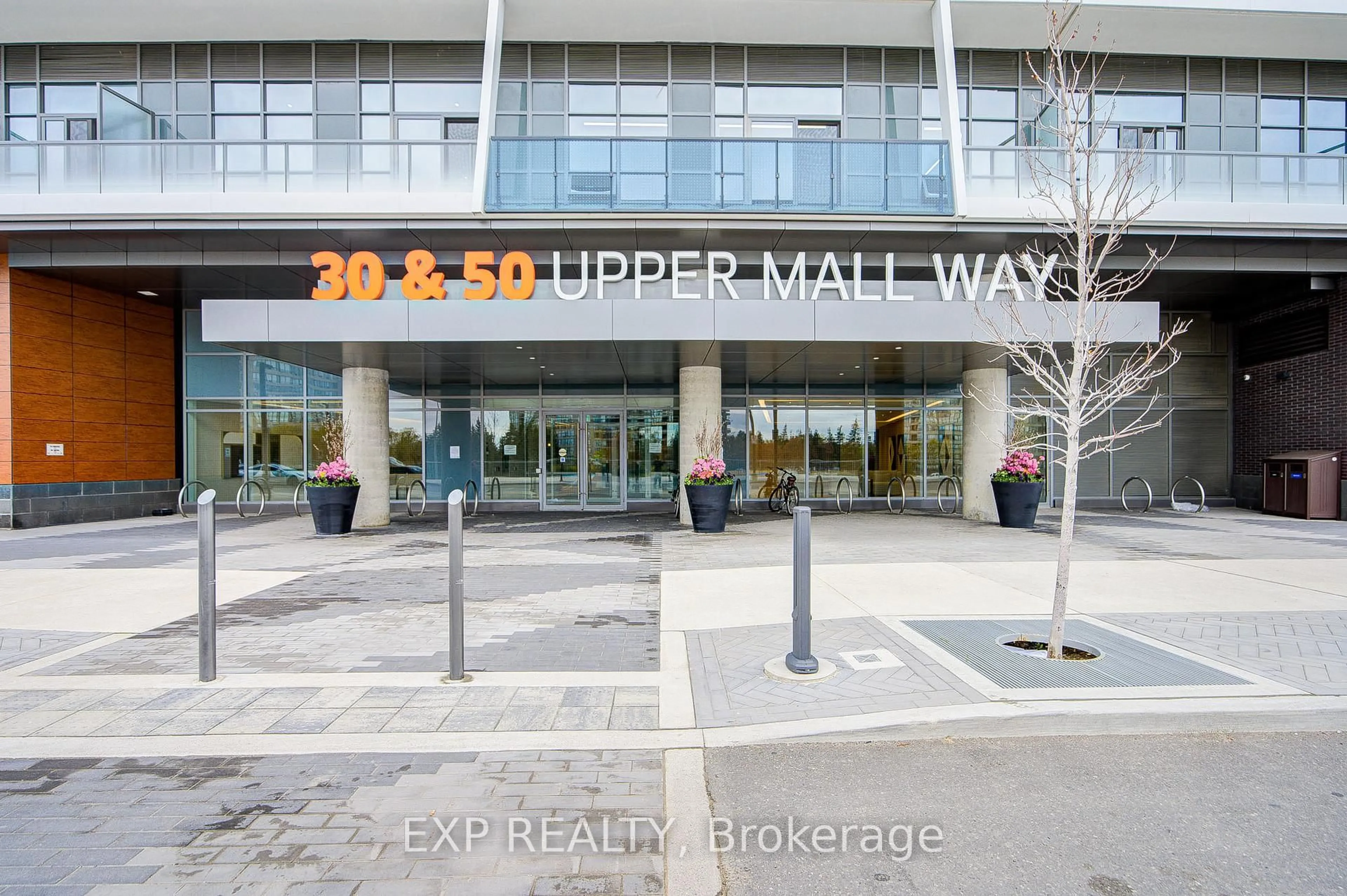 Indoor foyer for 30 Upper Mall Way #2707, Vaughan Ontario L4J 0L7