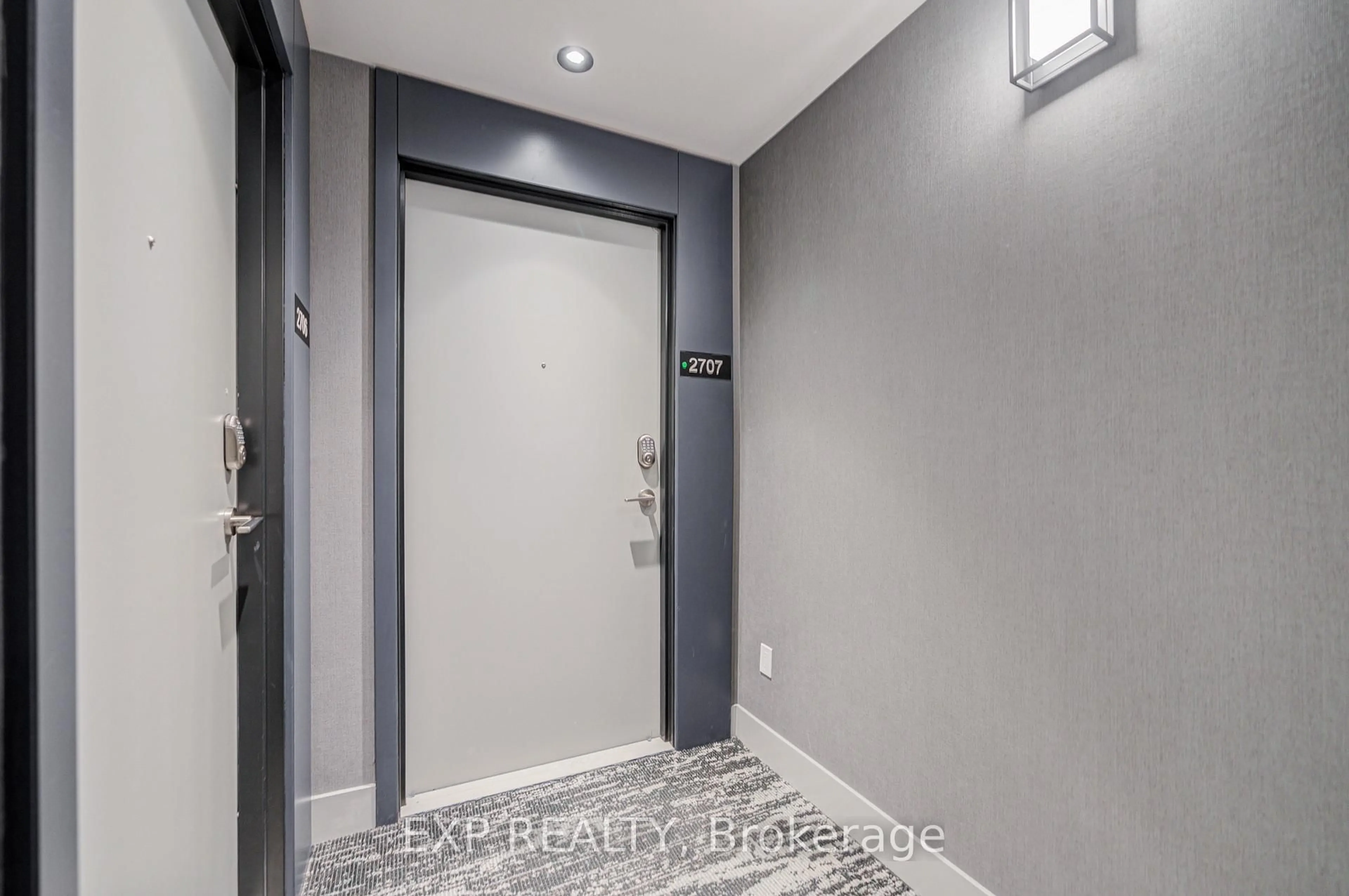Indoor entryway for 30 Upper Mall Way #2707, Vaughan Ontario L4J 0L7