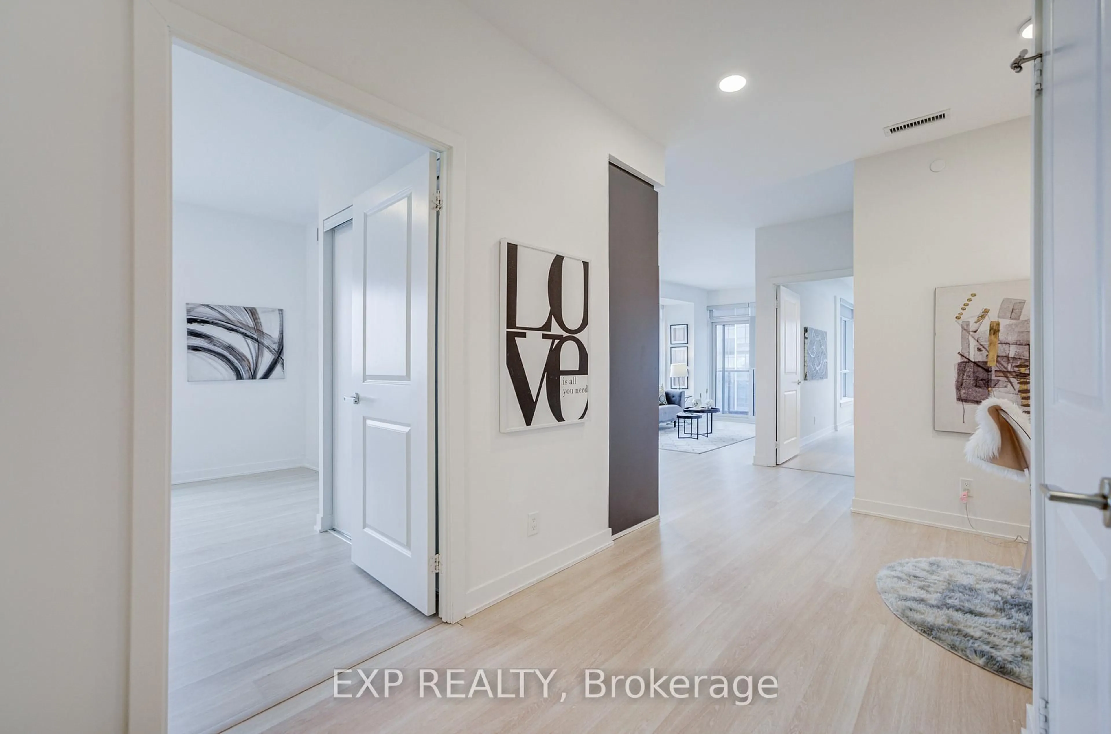 Indoor entryway for 30 Upper Mall Way #2707, Vaughan Ontario L4J 0L7