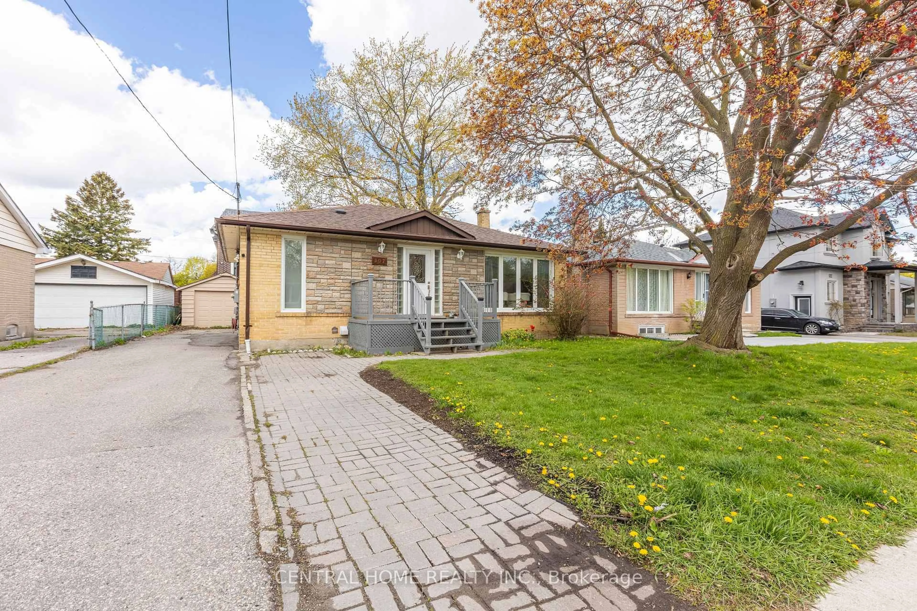 Unknown for 307 Boisdale Ave, Richmond Hill Ontario L4C 1R4