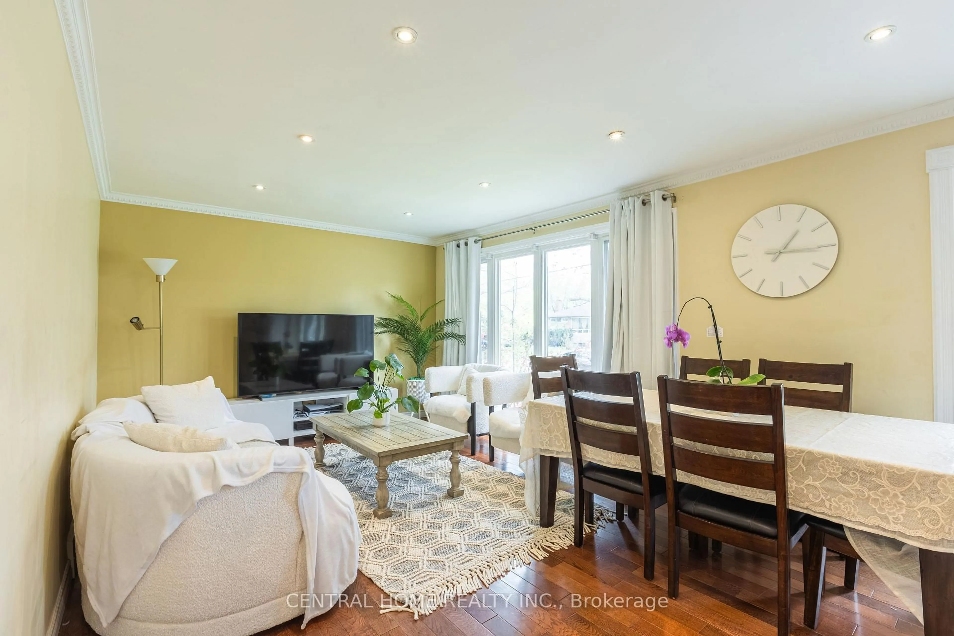 Living room with furniture, wood/laminate floor for 307 Boisdale Ave, Richmond Hill Ontario L4C 1R4