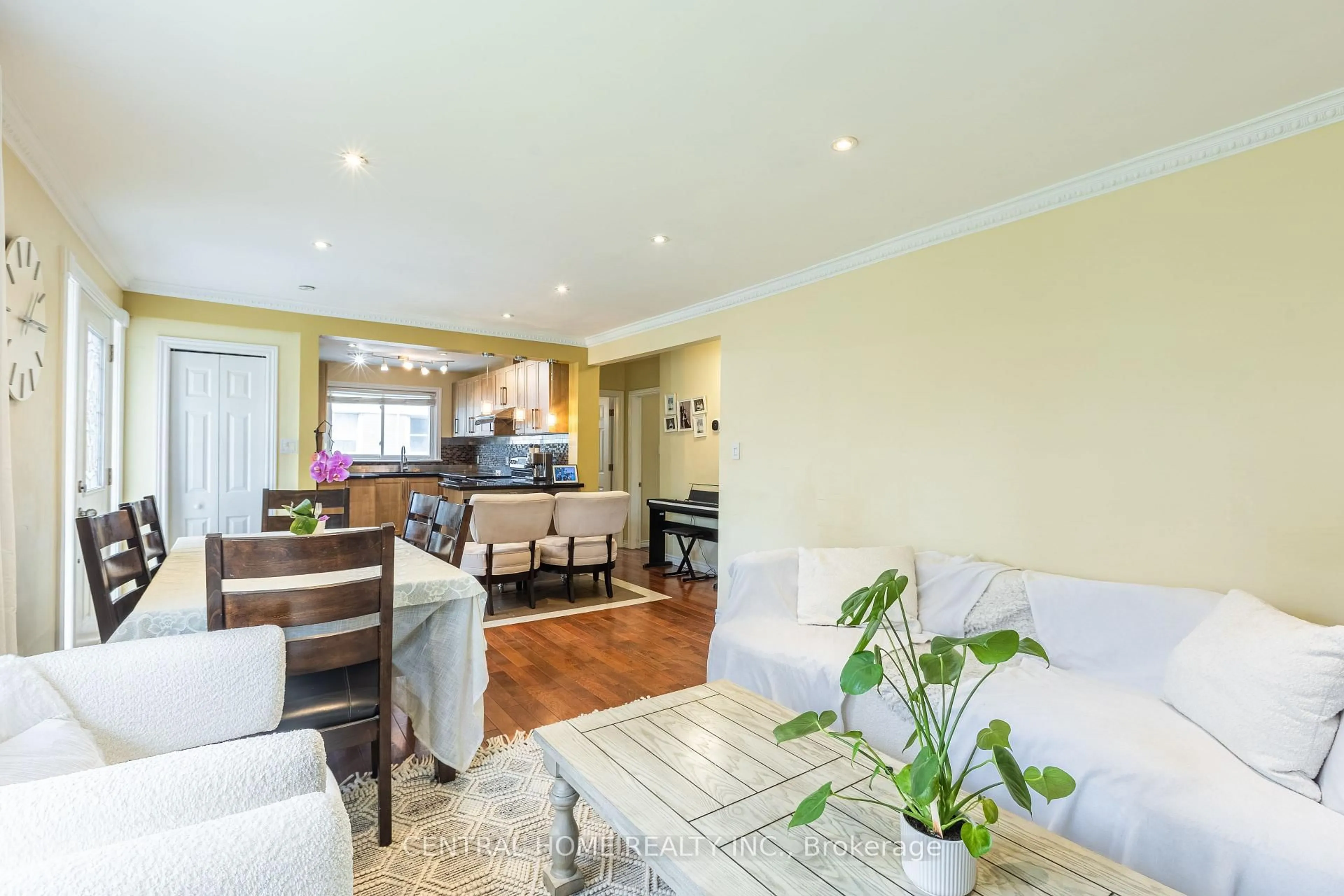 Unknown for 307 Boisdale Ave, Richmond Hill Ontario L4C 1R4