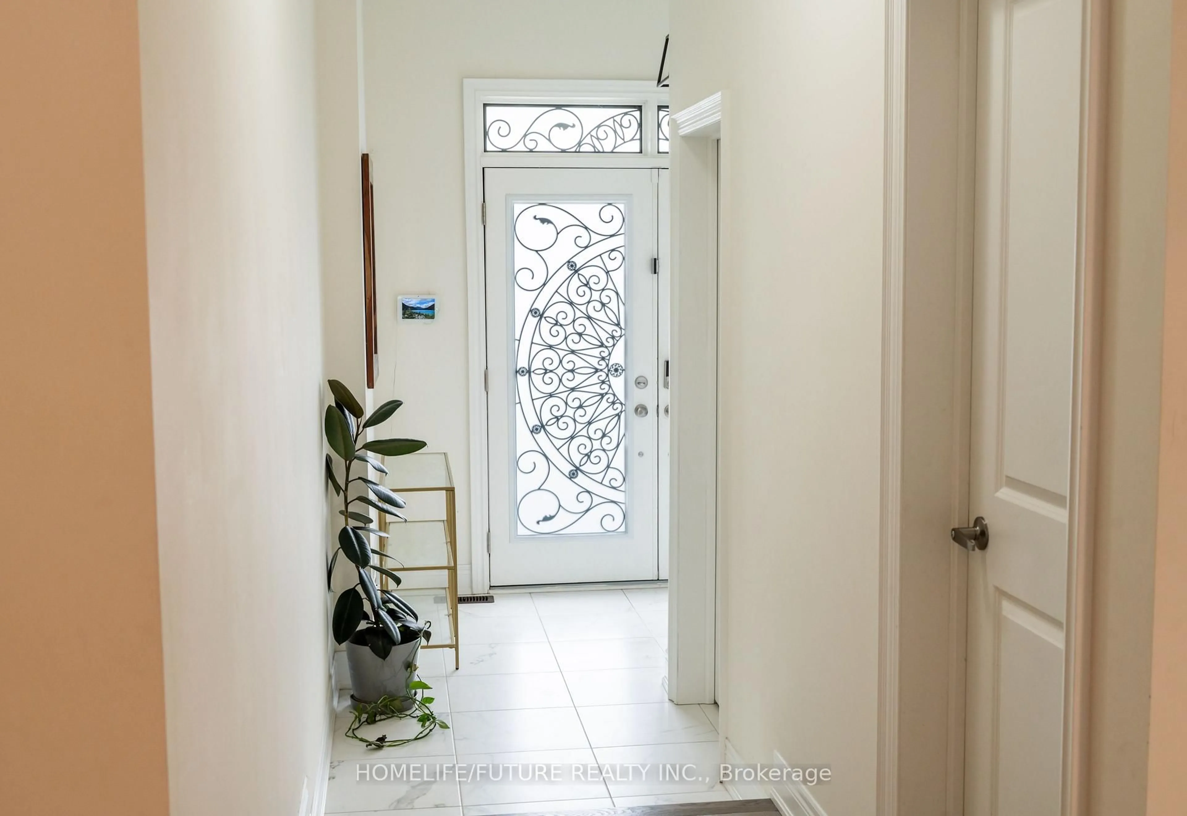 Indoor entryway for 357 Kirkham Dr, Markham Ontario L3S 0E8