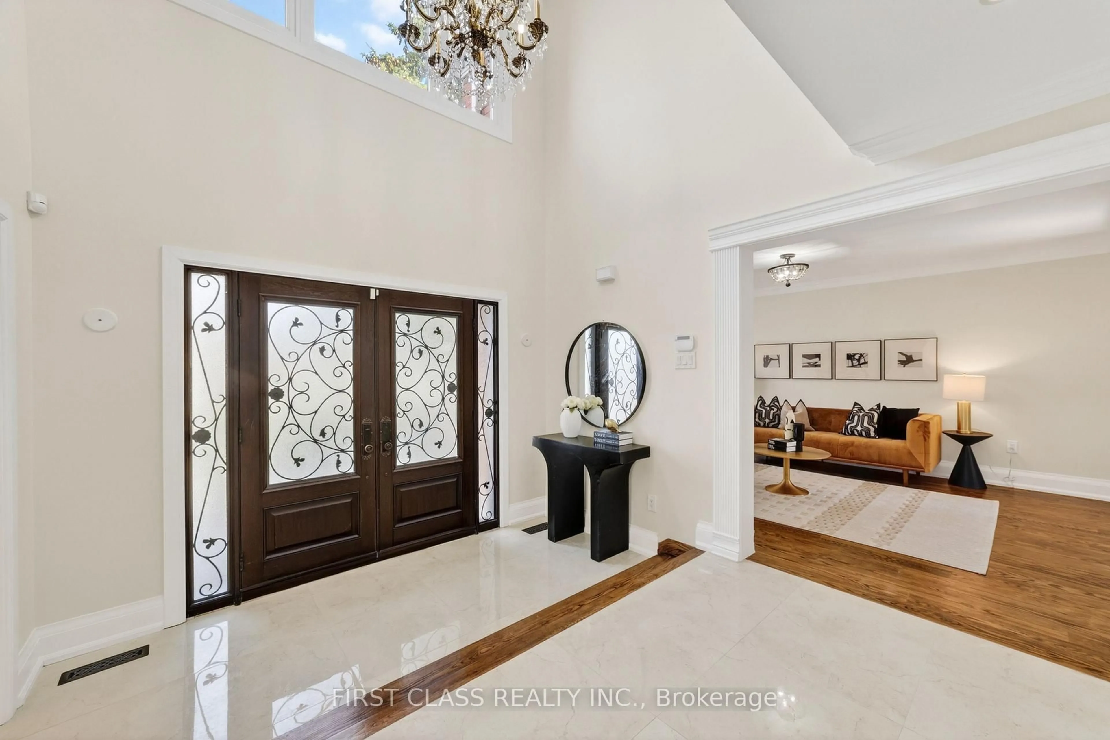 Indoor entryway for 67 Hillhurst Dr, Richmond Hill Ontario L4B 2V3
