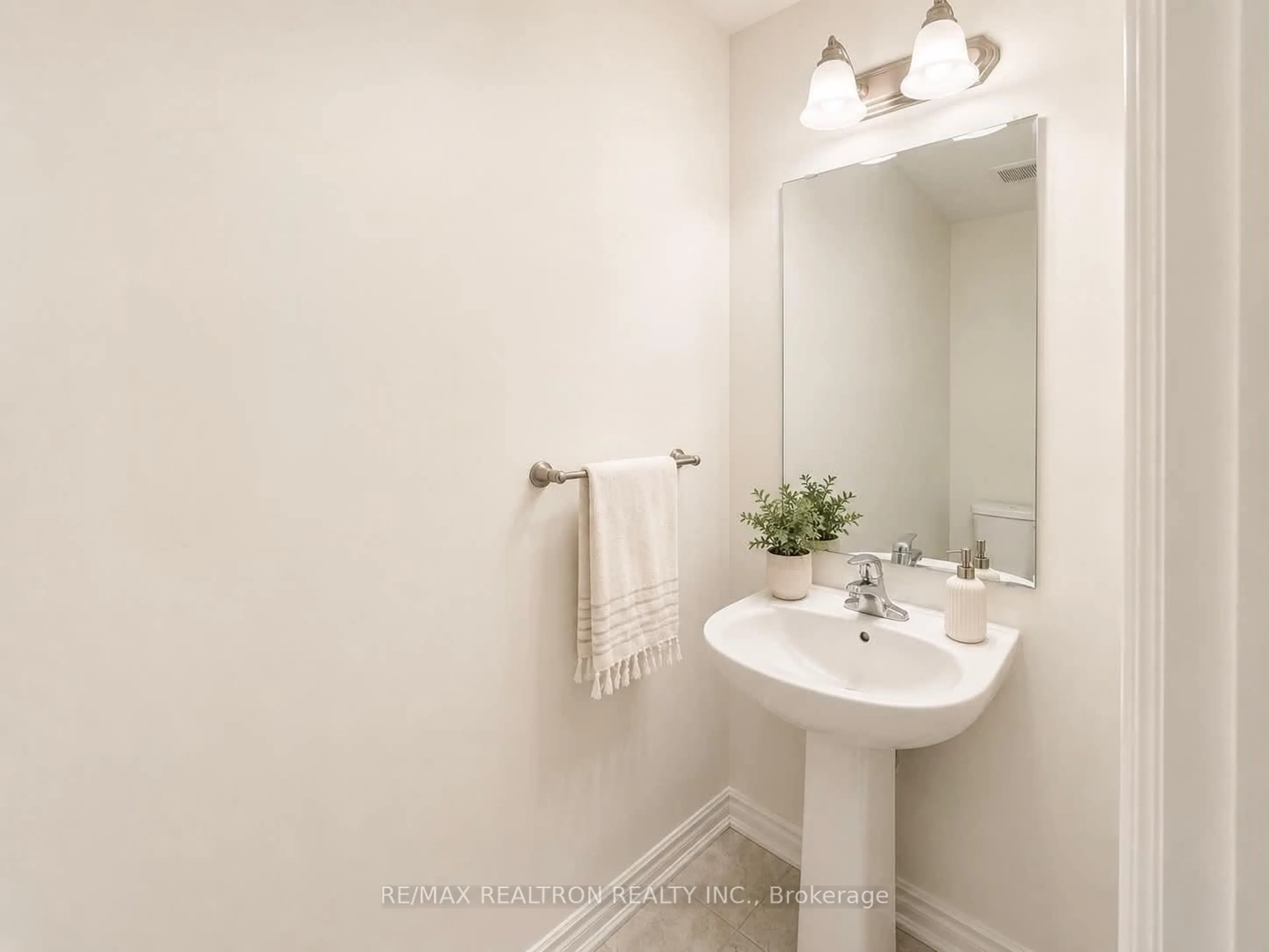 Standard bathroom, ceramic/tile floor for 8 Thomas Frisby Jr Cres, Markham Ontario L6C 3L1
